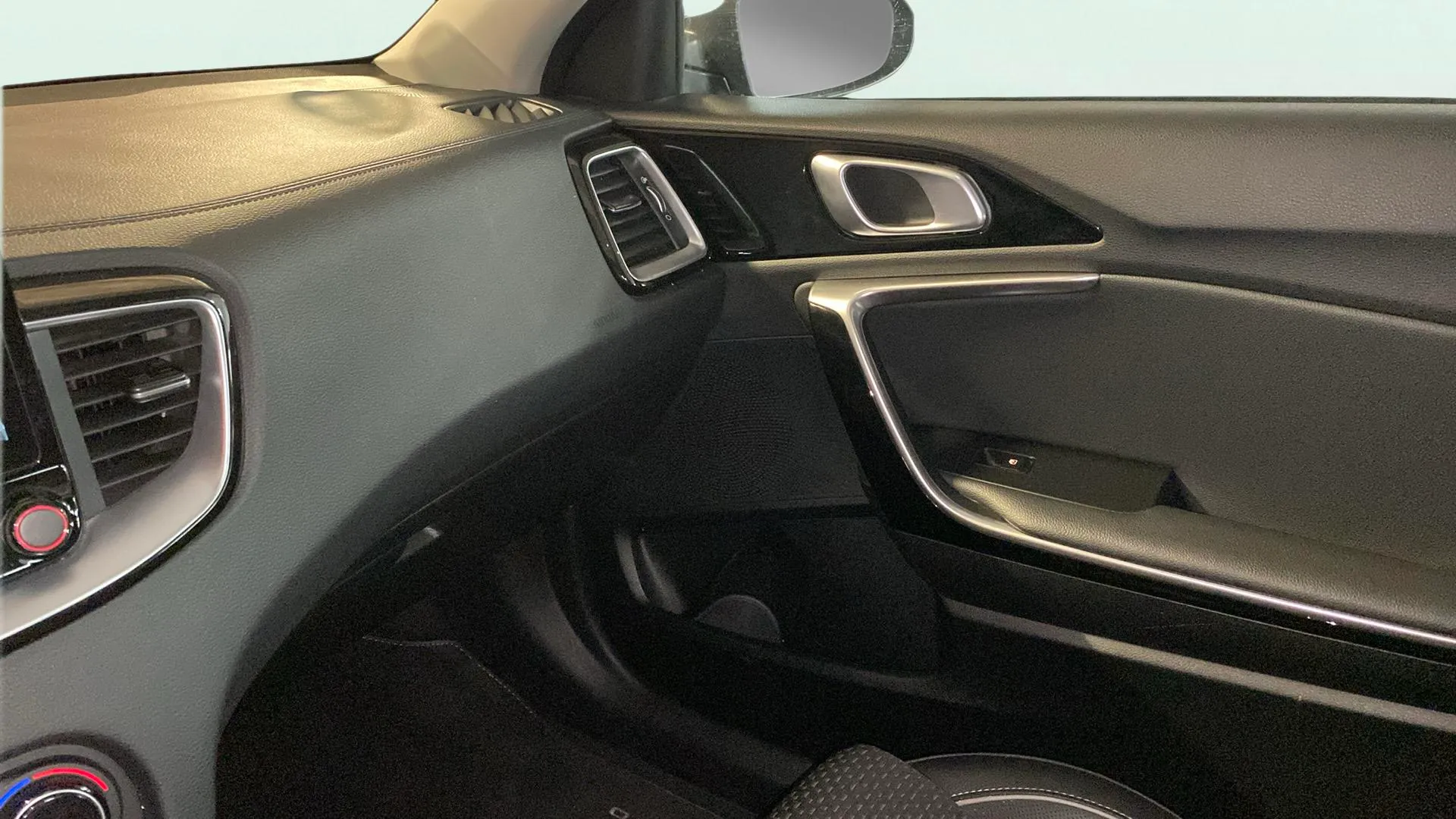 Kia XCeed 1.5 MHEV iMT Drive - foto 29