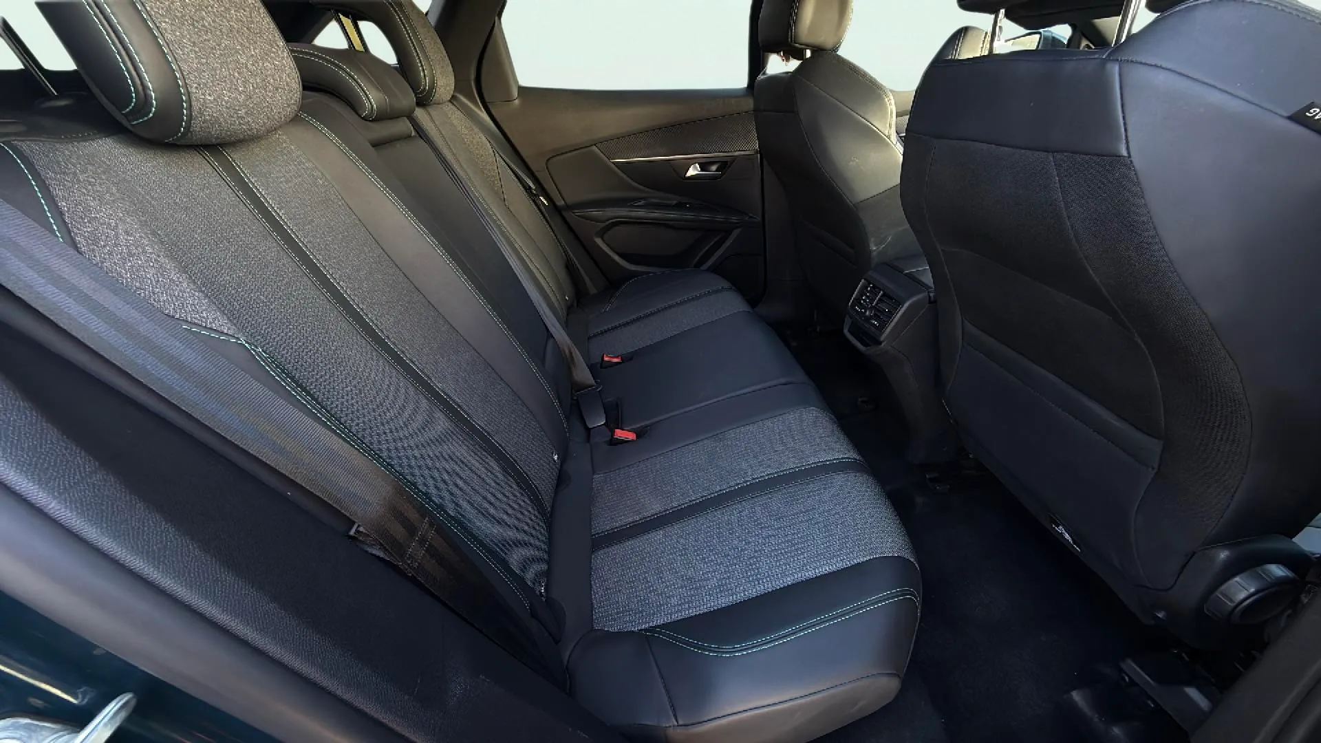 Peugeot 3008 1.2 PureTech Allure Pack - foto 25