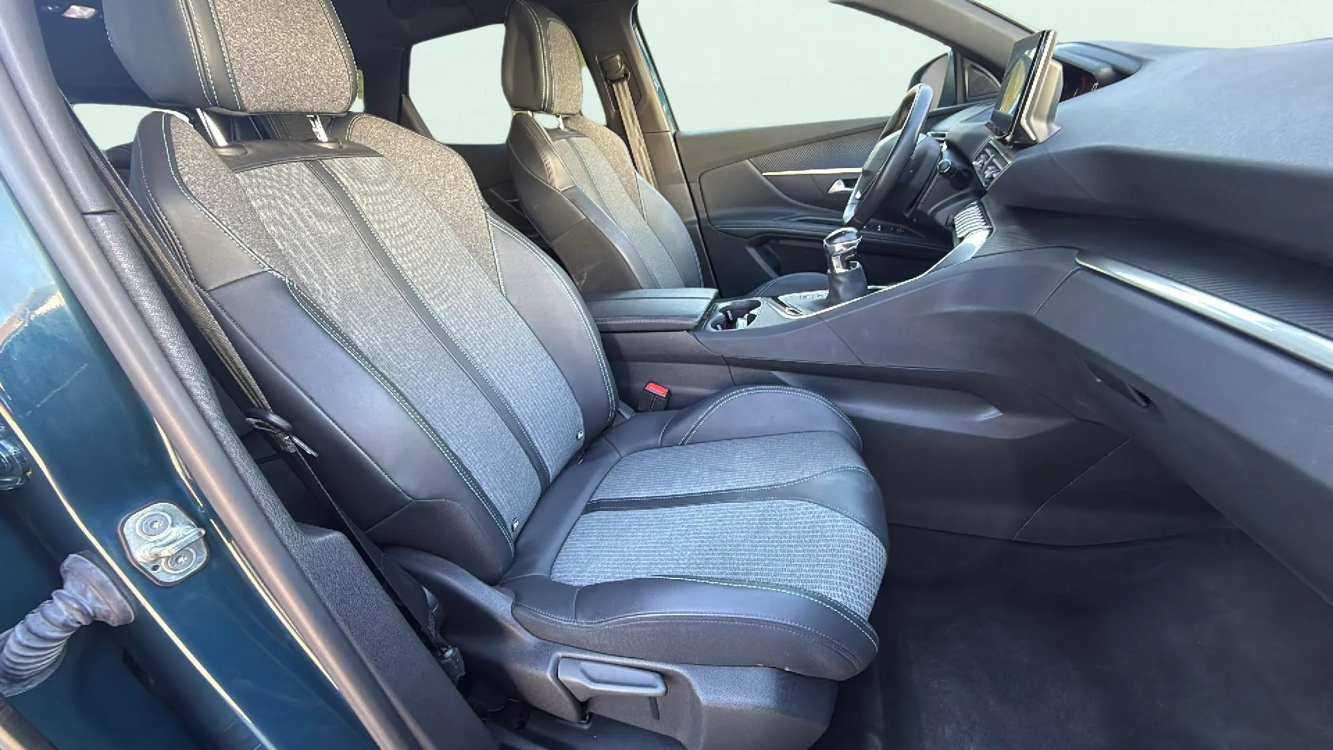 Peugeot 3008 1.2 PureTech Allure Pack - foto 24
