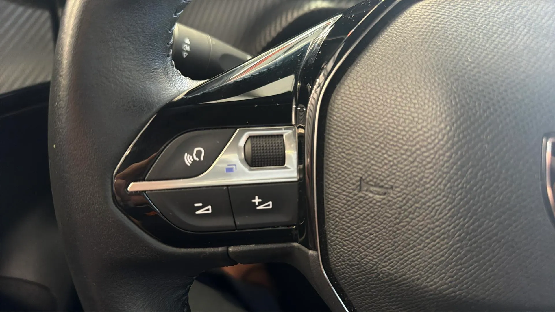 Peugeot 2008 Allure PureTech 100 - foto 16