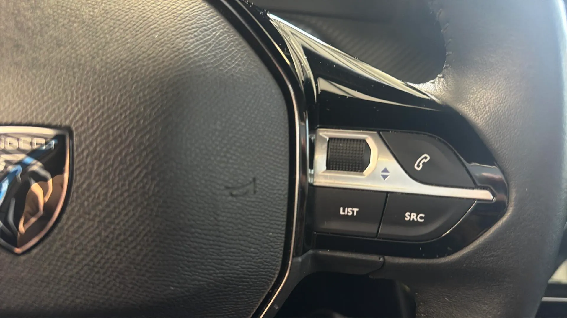 Peugeot 2008 Allure PureTech 100 - foto 17