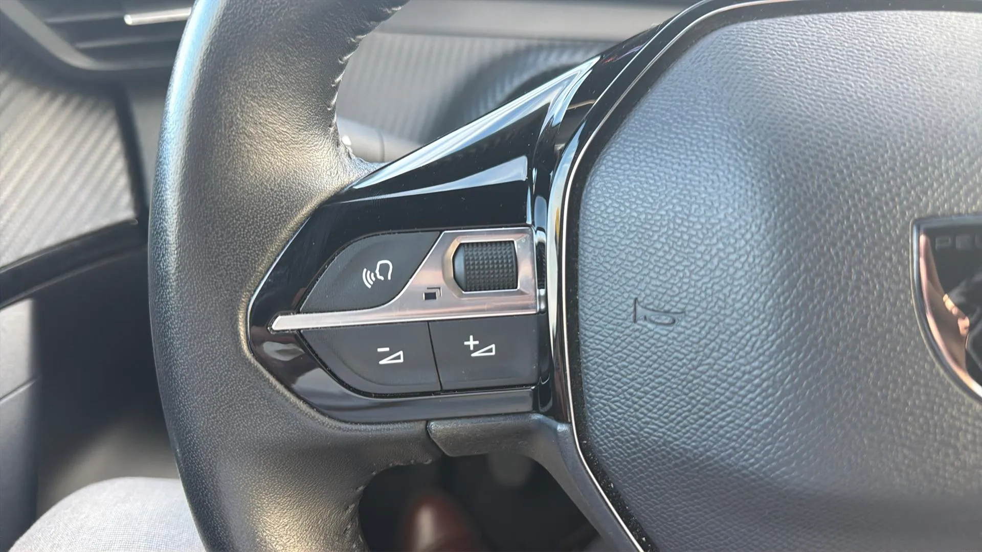 Peugeot 2008 Allure PureTech 100 - foto 15