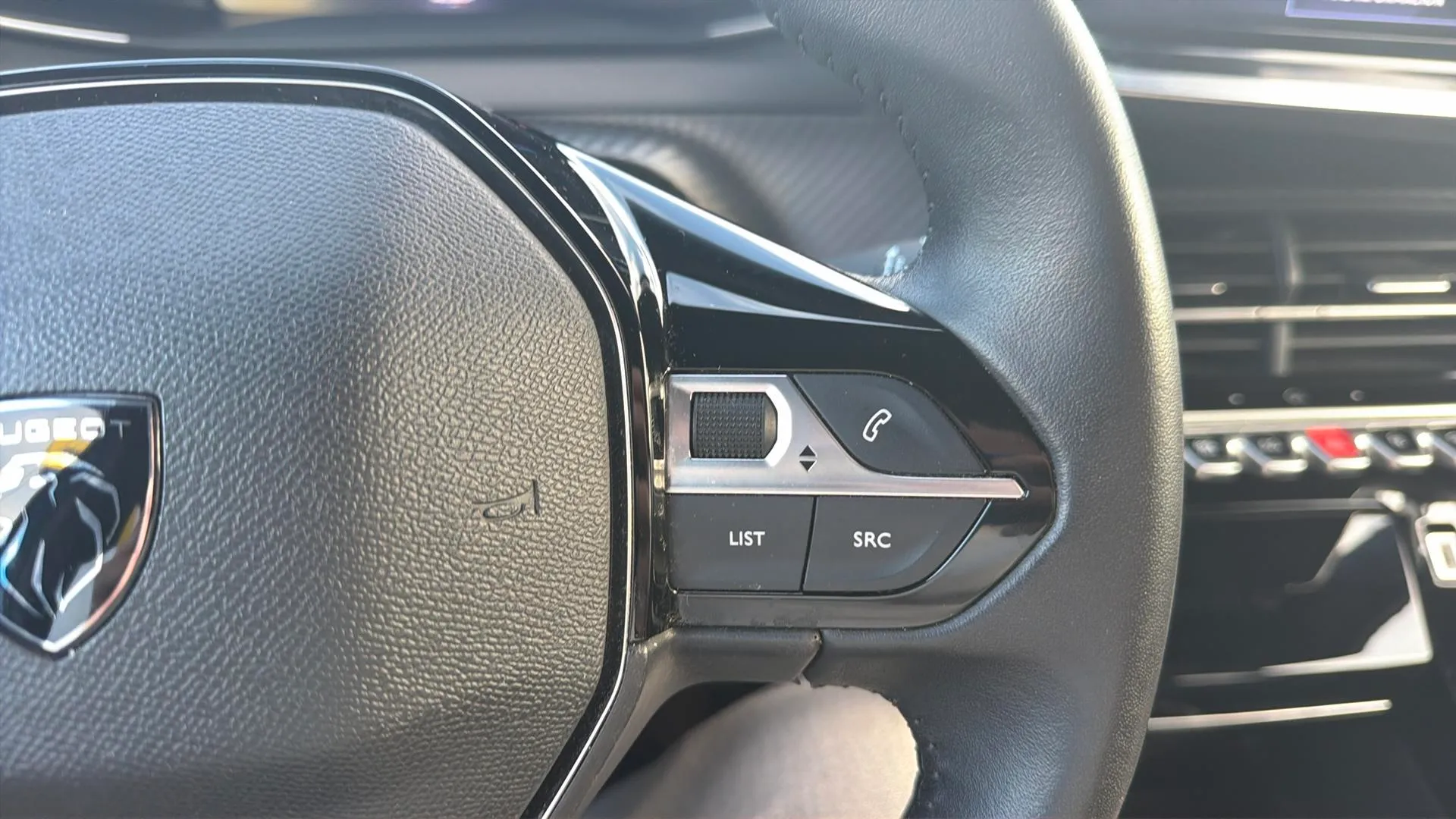 Peugeot 2008 Allure PureTech 100 - foto 16