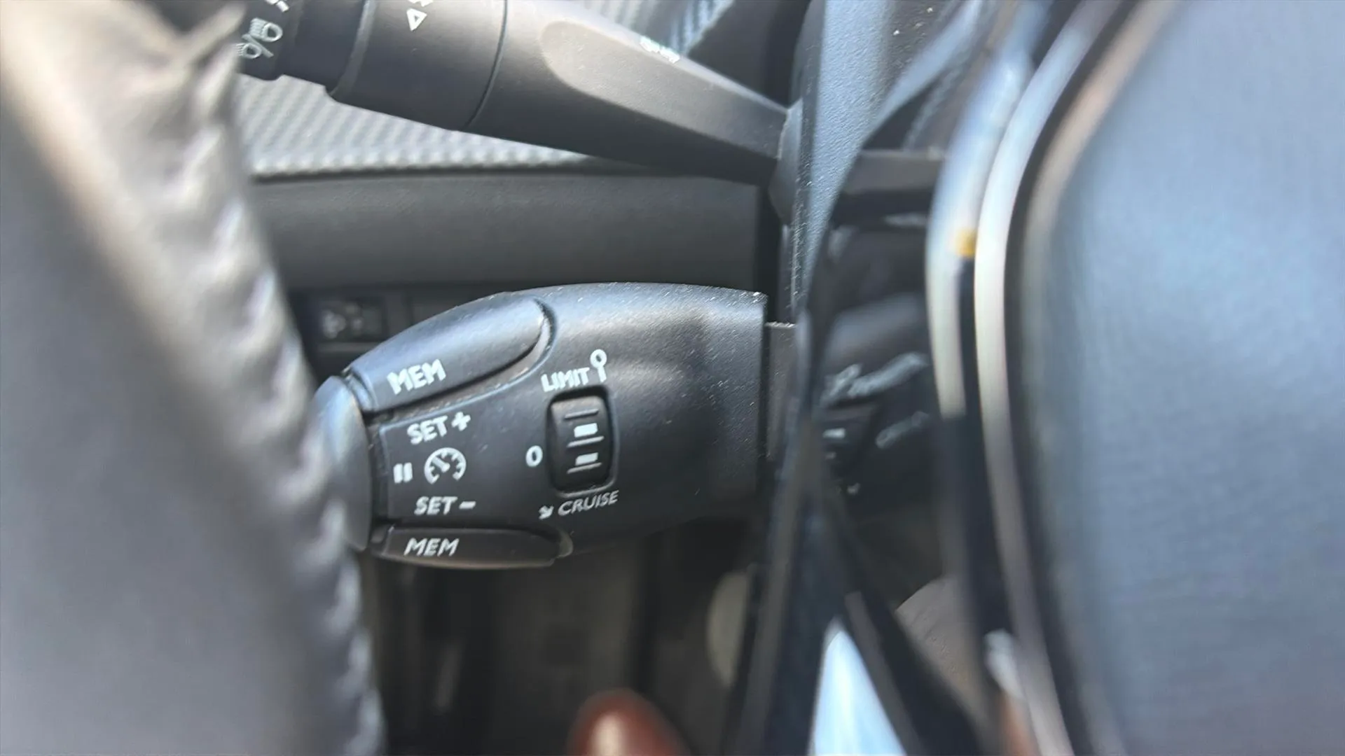 Peugeot 2008 Allure PureTech 100 - foto 19