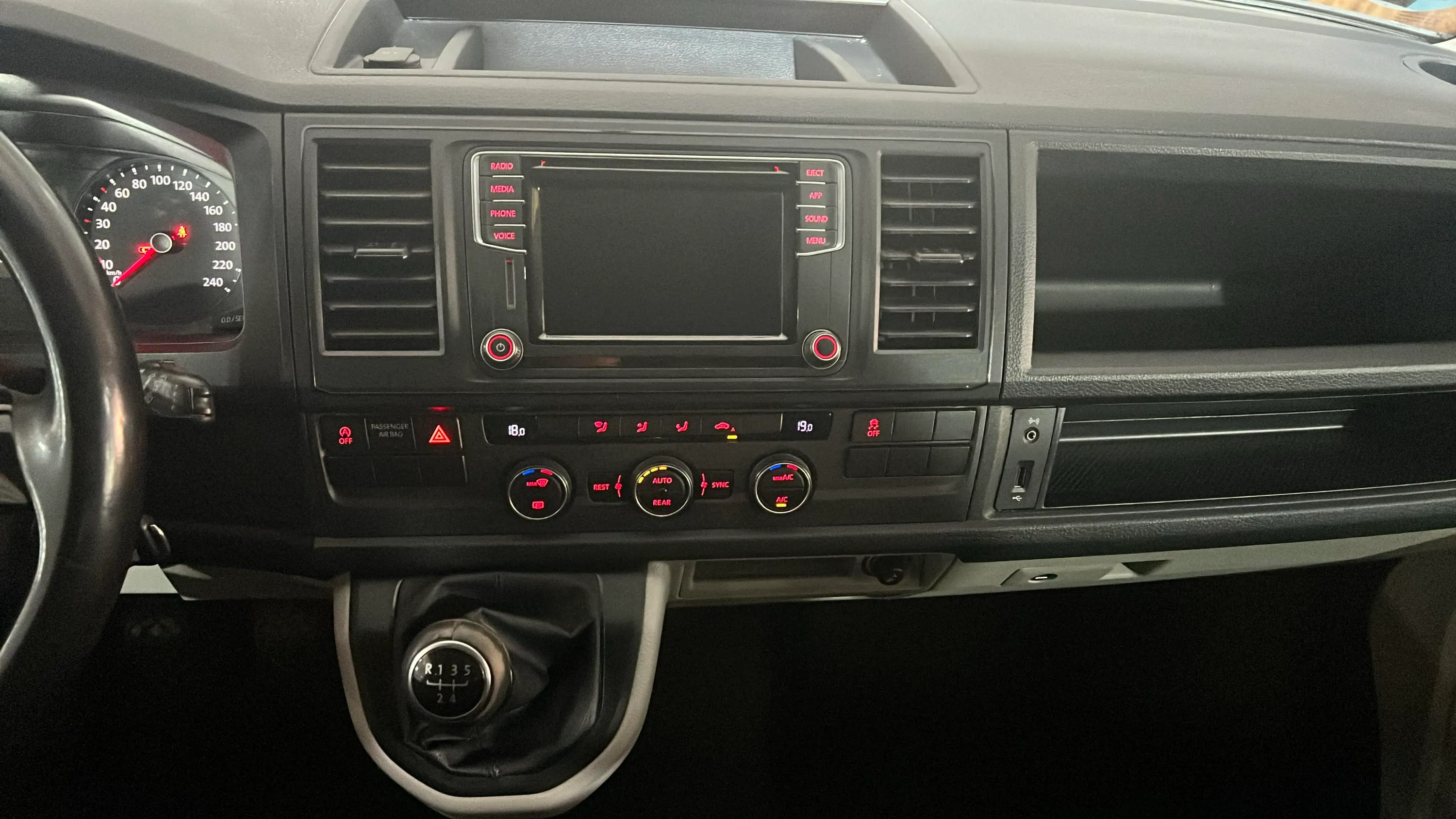 Volkswagen Caravelle Corto 2.0 TDI BMT - foto 11