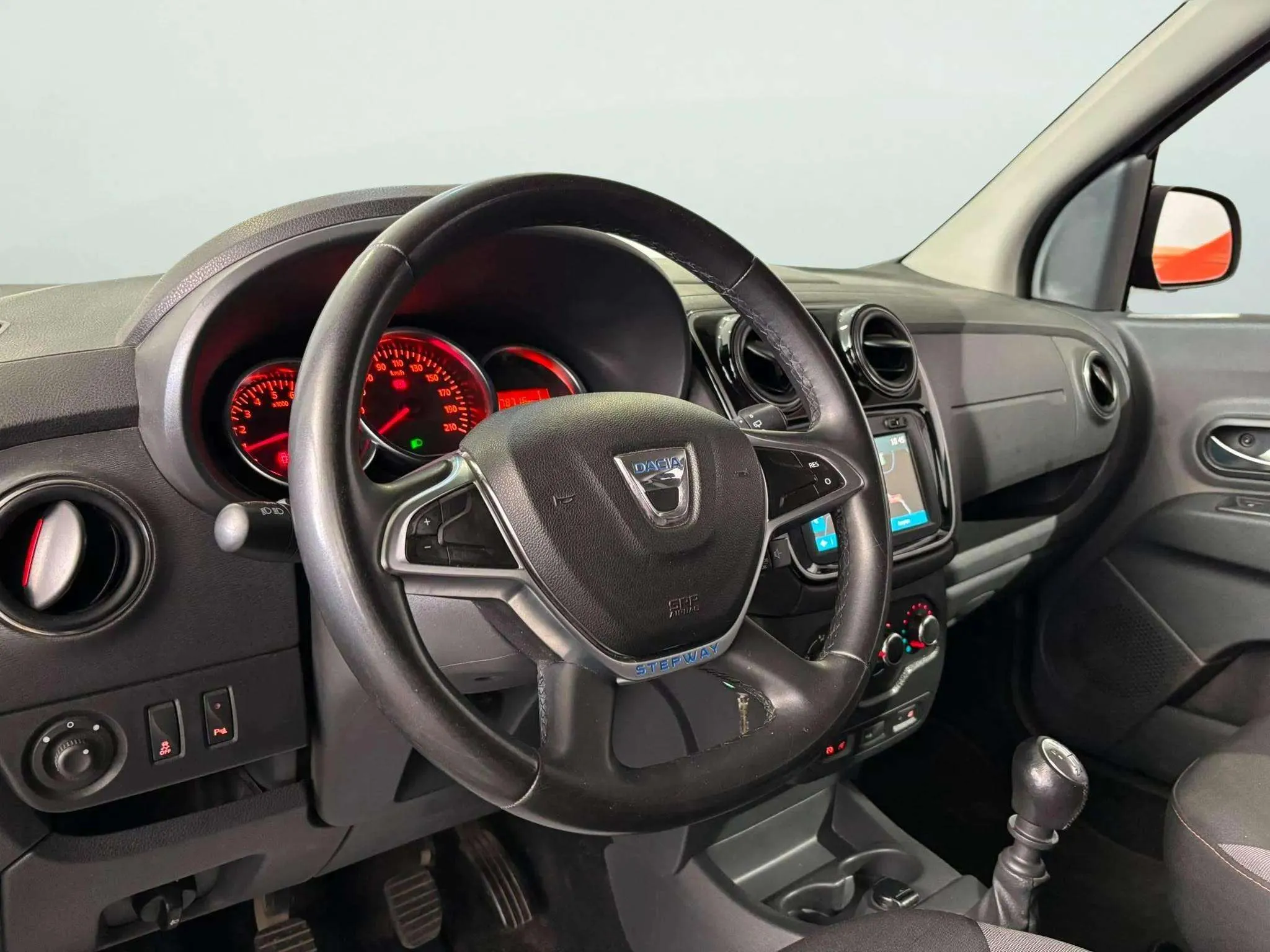 Dacia Lodgy Stepway Comfort TCe 5 plazas GPF - foto 6