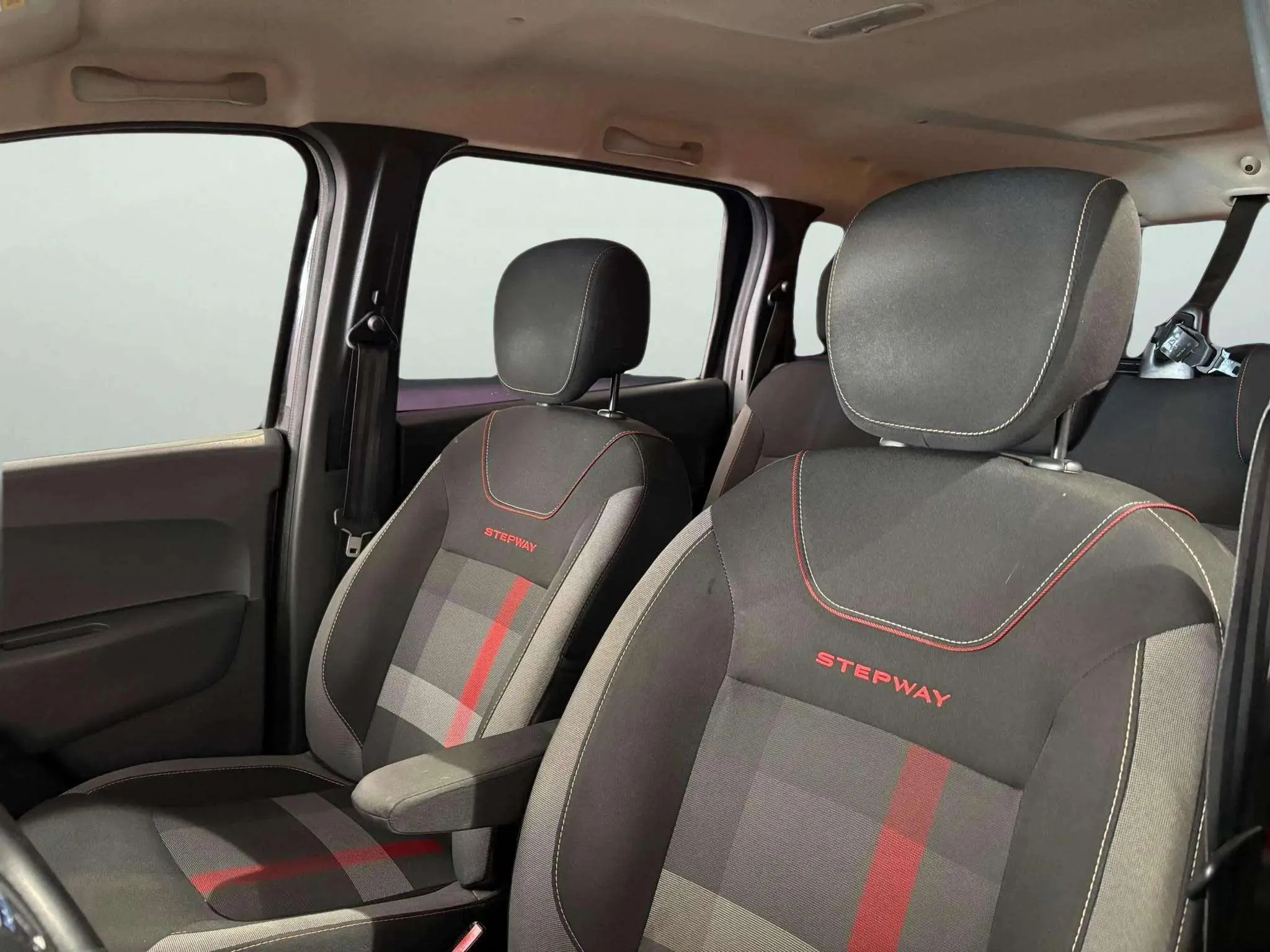 Dacia Lodgy Stepway Comfort TCe 5 plazas GPF - foto 10