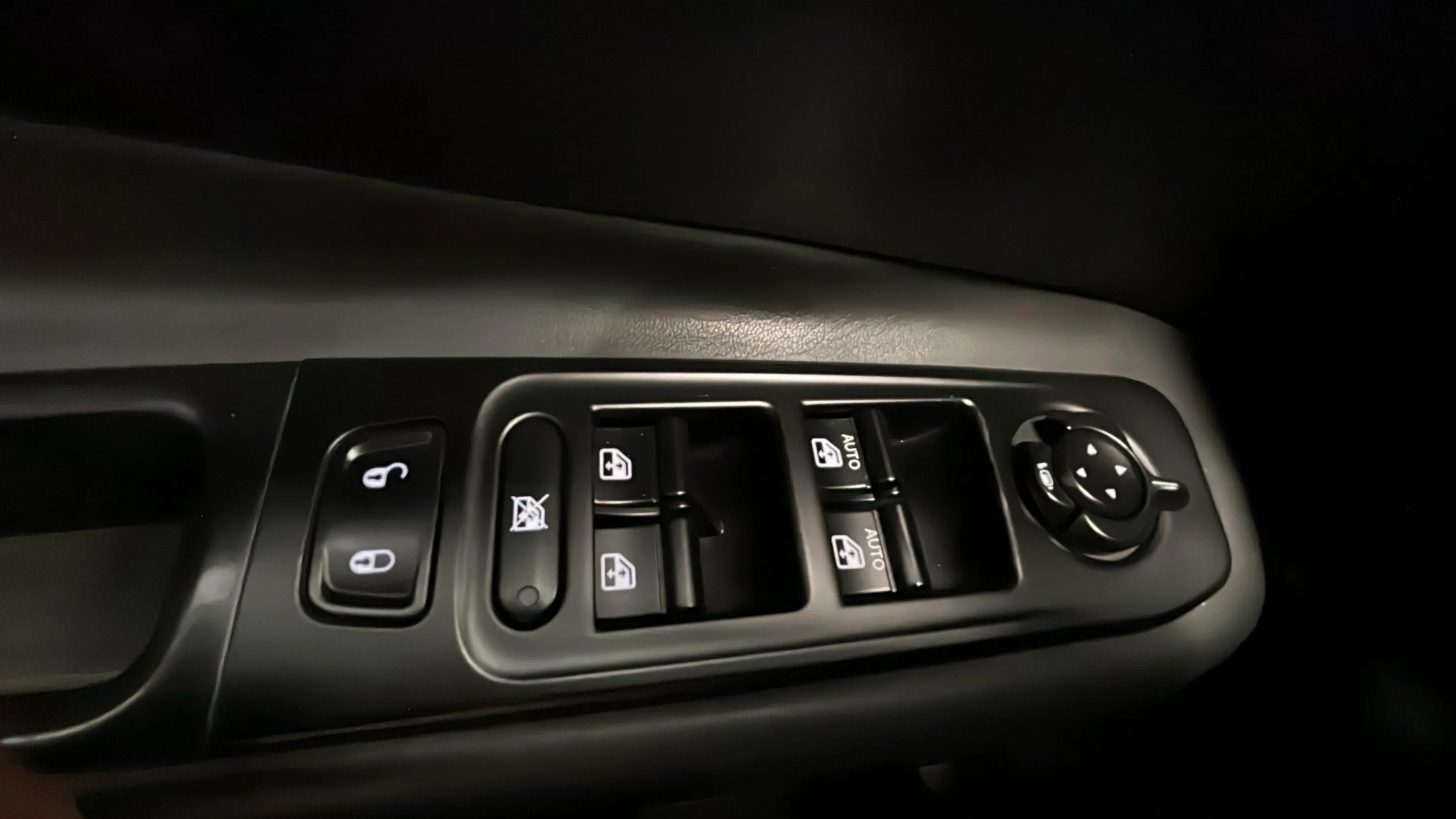 Jeep Renegade 1.6 Mjet Night Eagle 4x2 - foto 17
