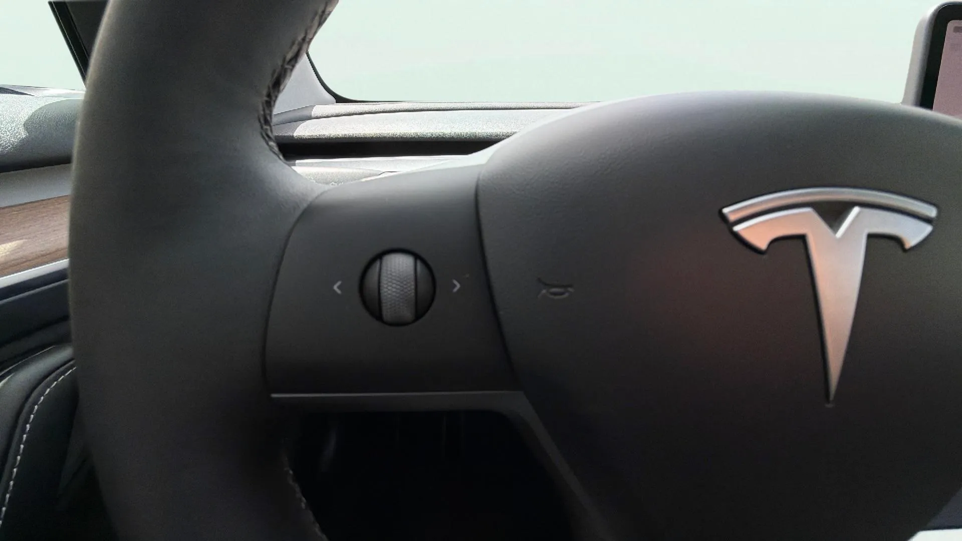 Tesla Model 3 RWD - foto 13