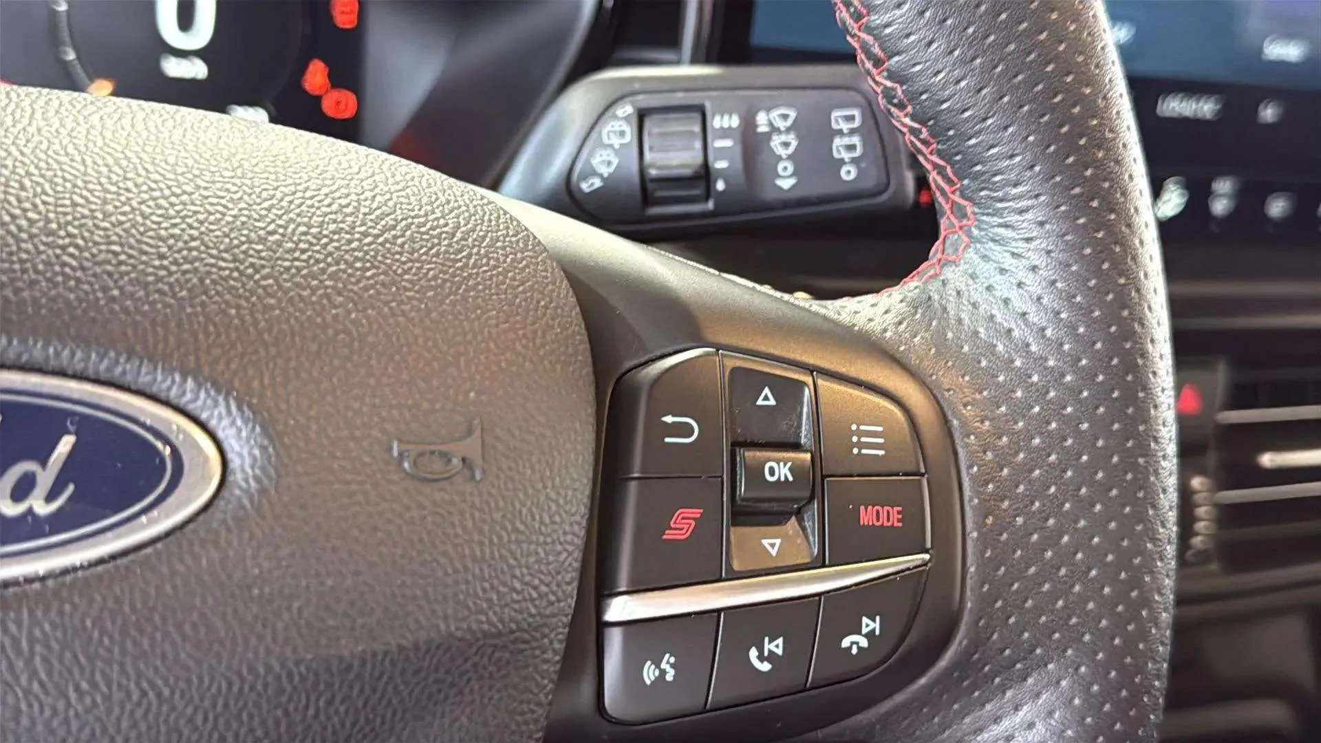Ford Focus ST Edition 2.3 EcoBoost - foto 19
