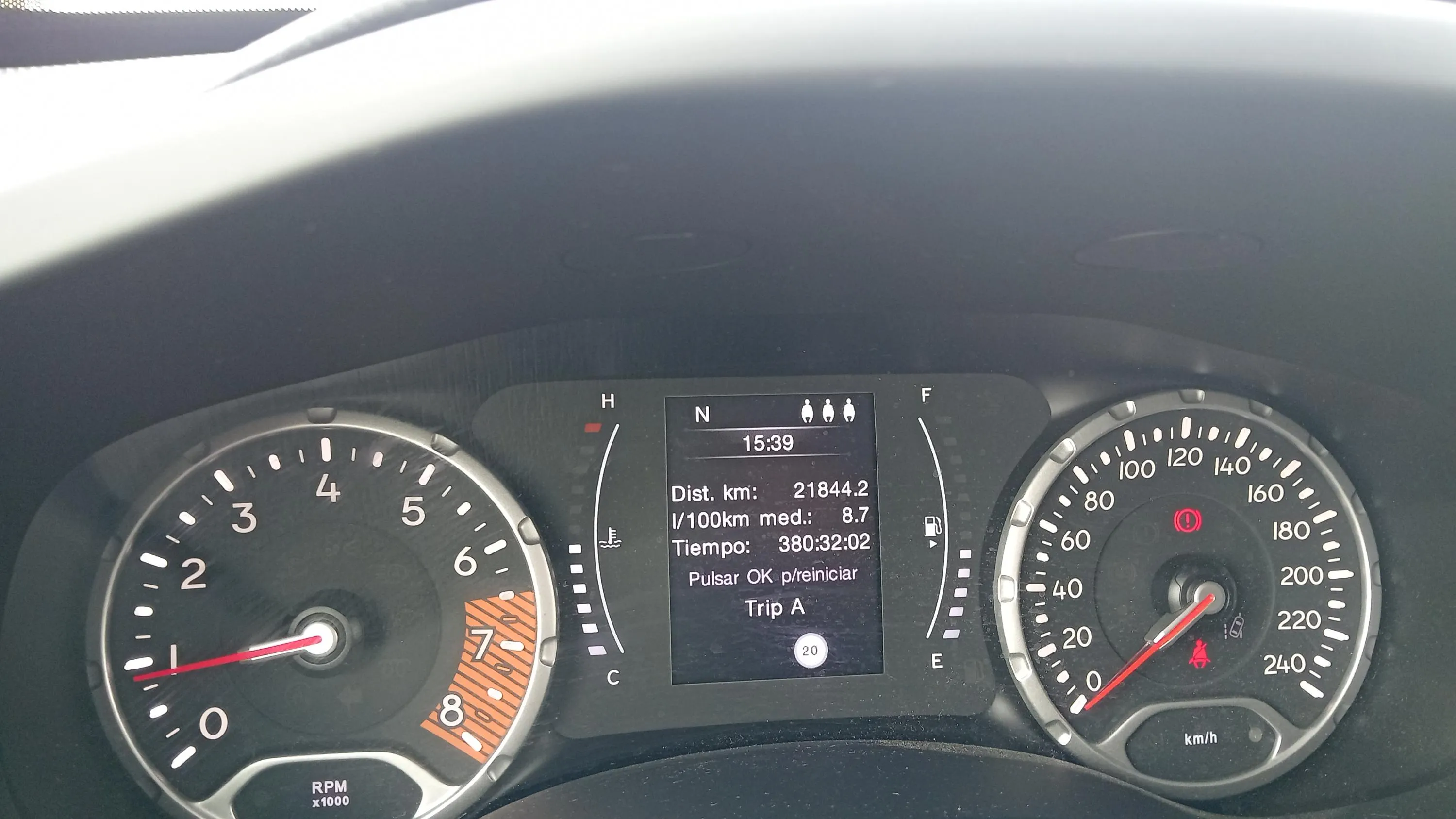 Jeep Renegade 1.0G Night Eagle 4x2 - foto 16