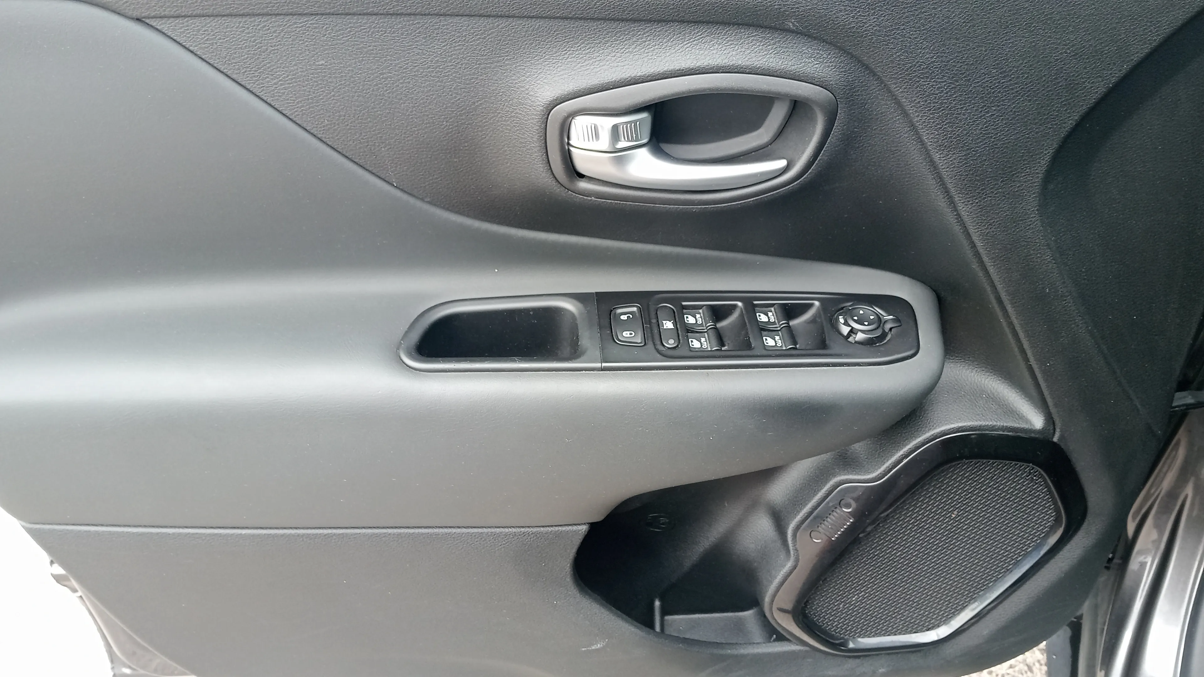 Jeep Renegade 1.0G Night Eagle 4x2 - foto 21