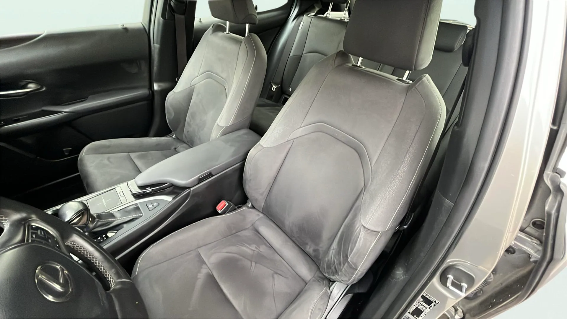 Lexus UX 2.0 250h Business - foto 19