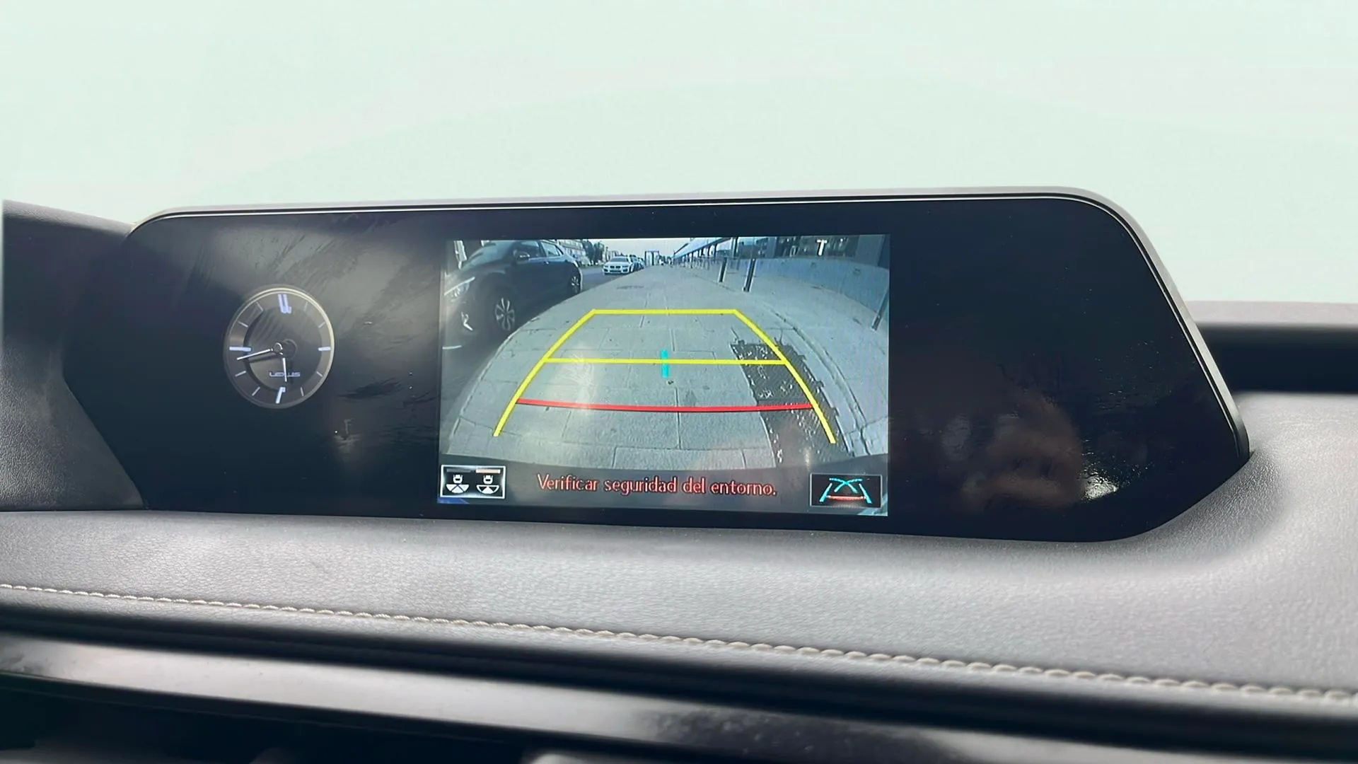 Lexus UX 2.0 250h Business - foto 16
