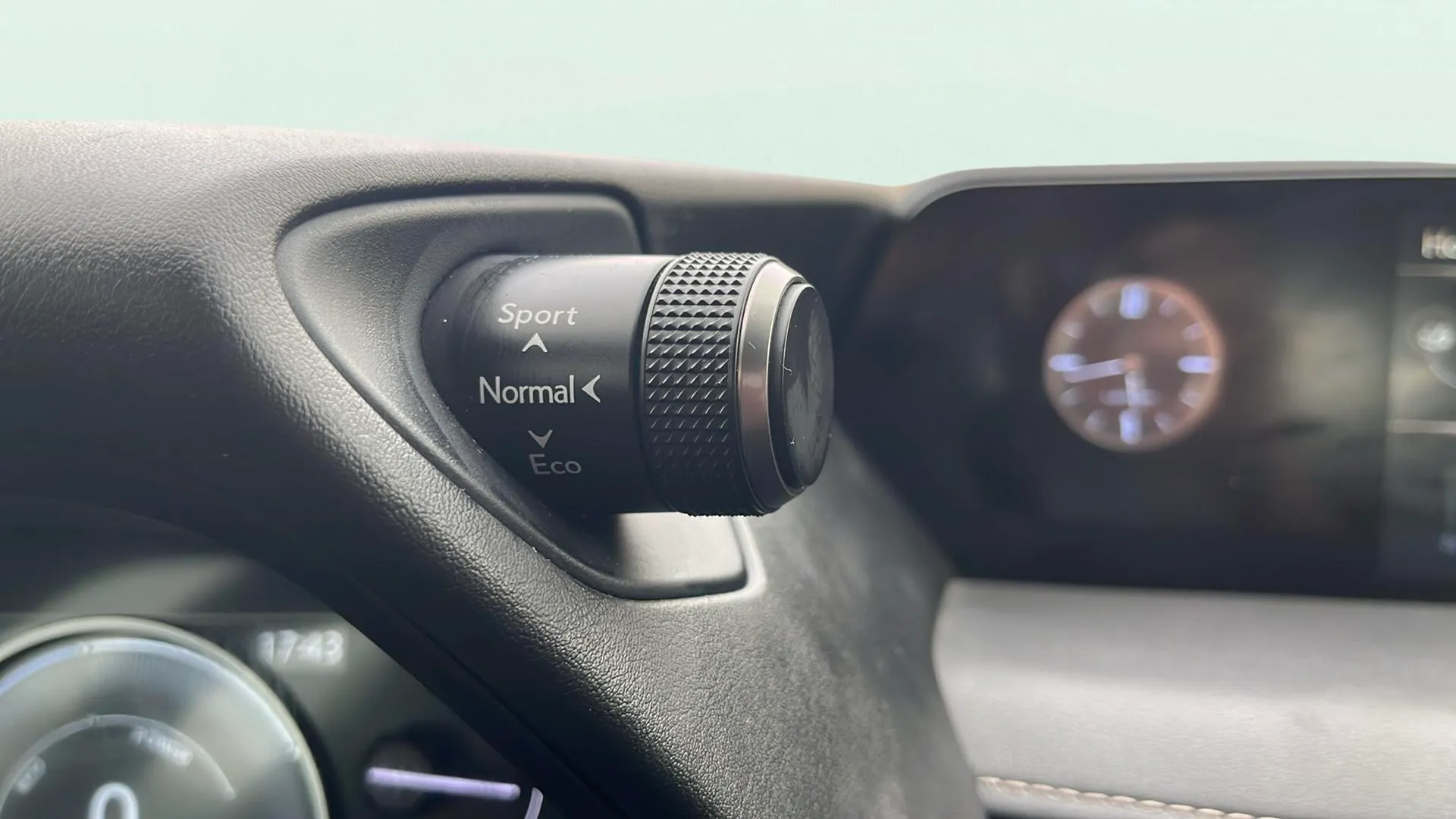 Lexus UX 2.0 250h Business - foto 14