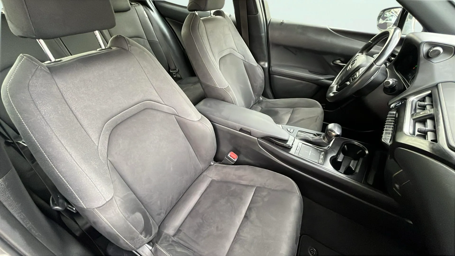 Lexus UX 2.0 250h Business - foto 20