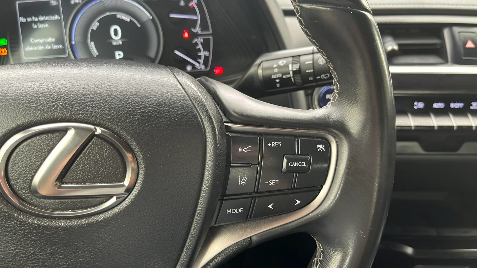 Lexus UX 2.0 250h Business - foto 11