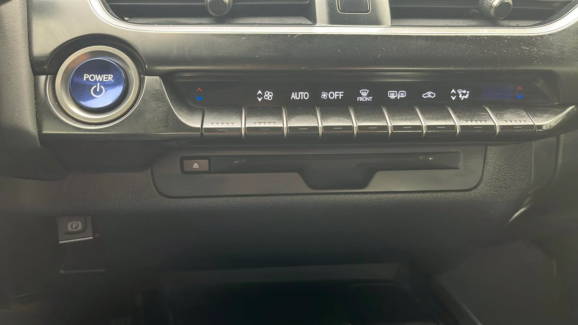 Lexus UX 2.0 250h Business - foto 17