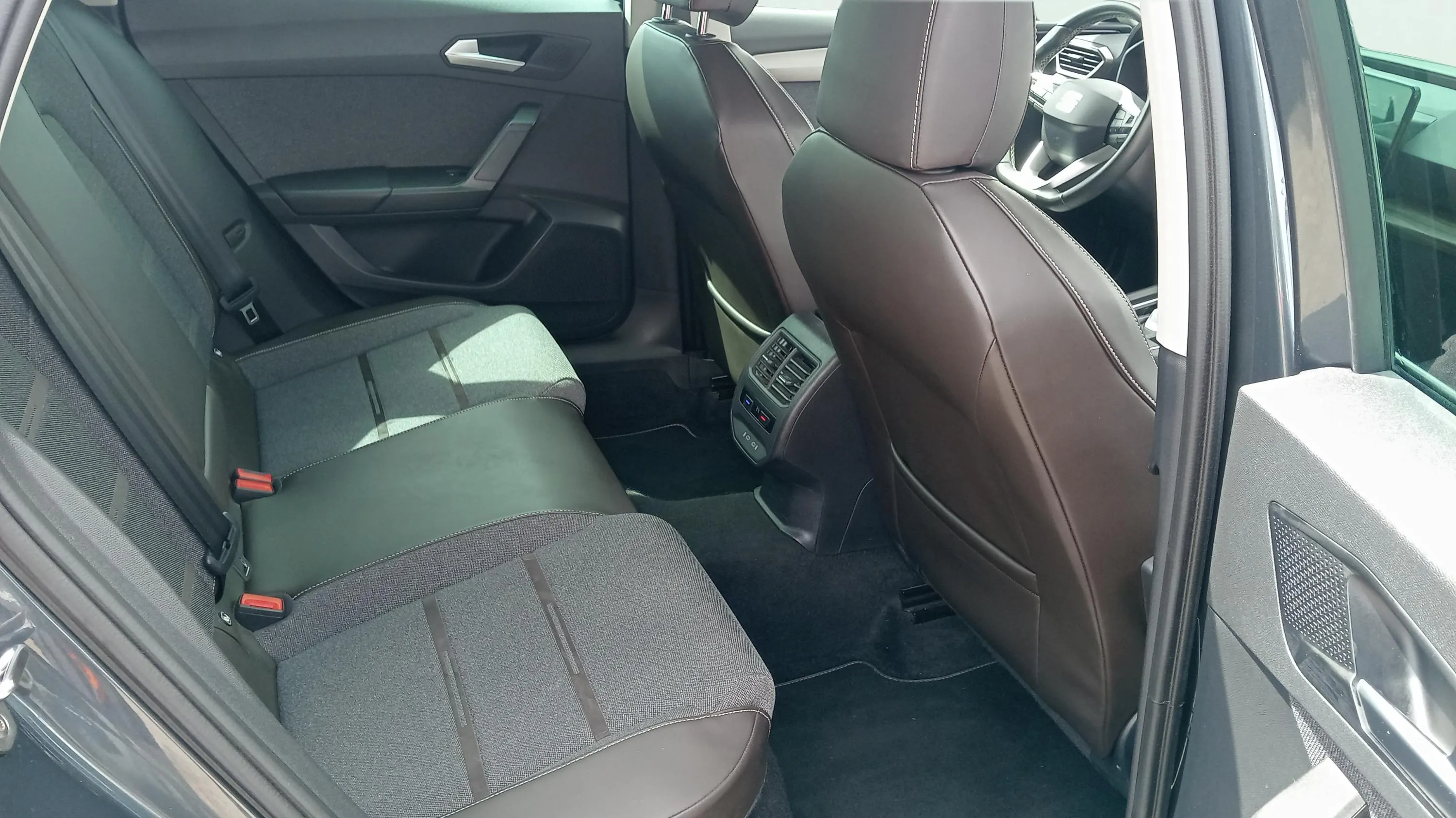 SEAT León SP 1.5 eTSI DSG Xcellence - foto 18