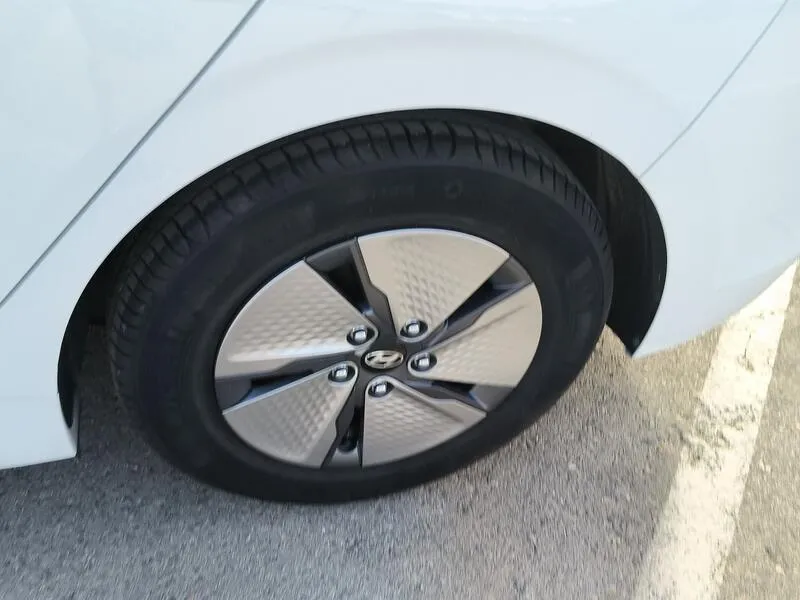 Hyundai Ioniq 1.6 GDI HEV Klass DCT - foto 45