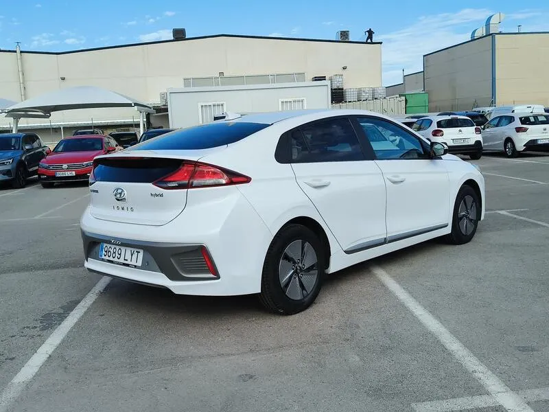 Hyundai Ioniq 1.6 GDI HEV Klass DCT - foto 6