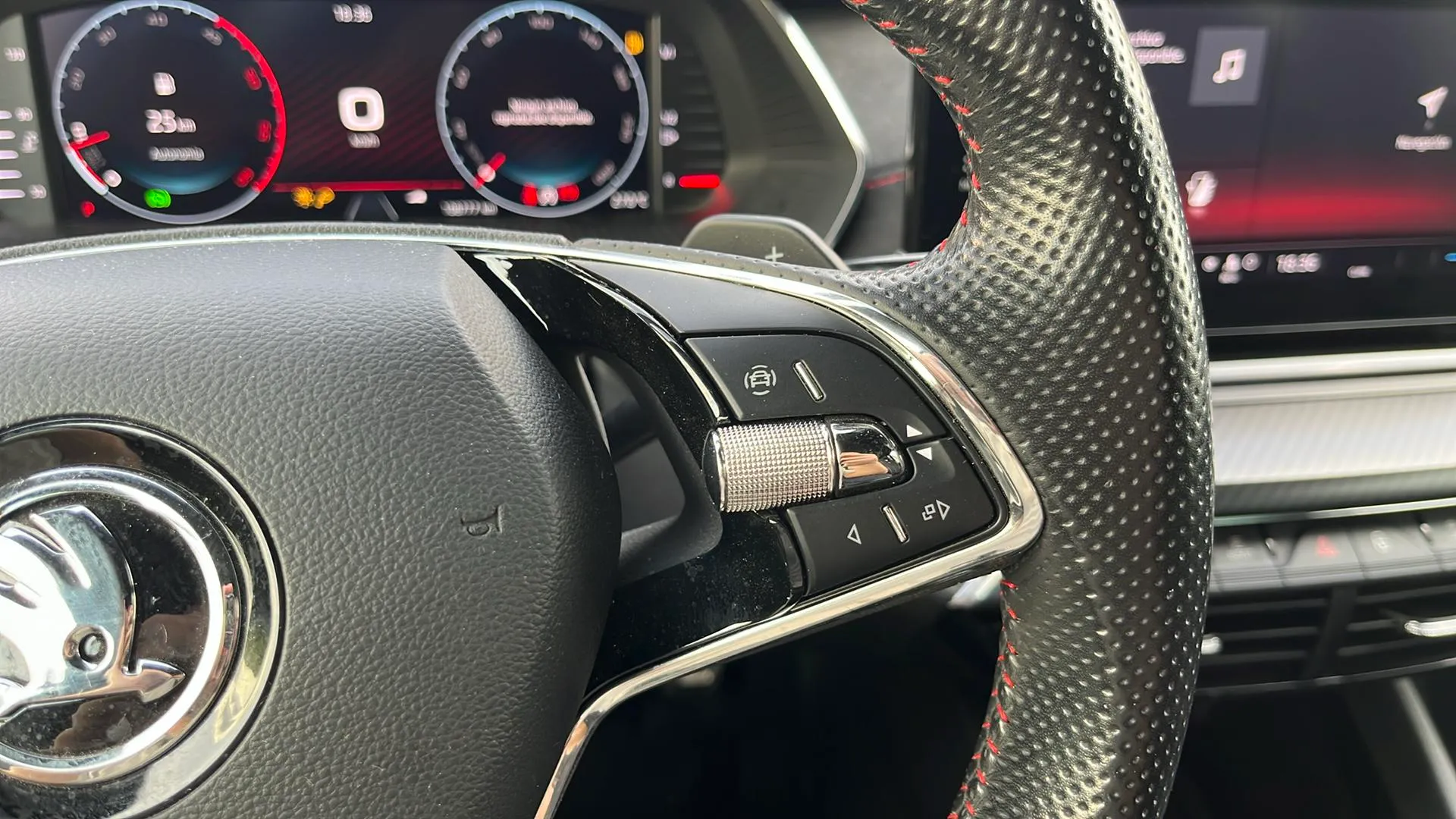 Škoda Octavia Combi 2.0 TDI DSG RS - foto 14