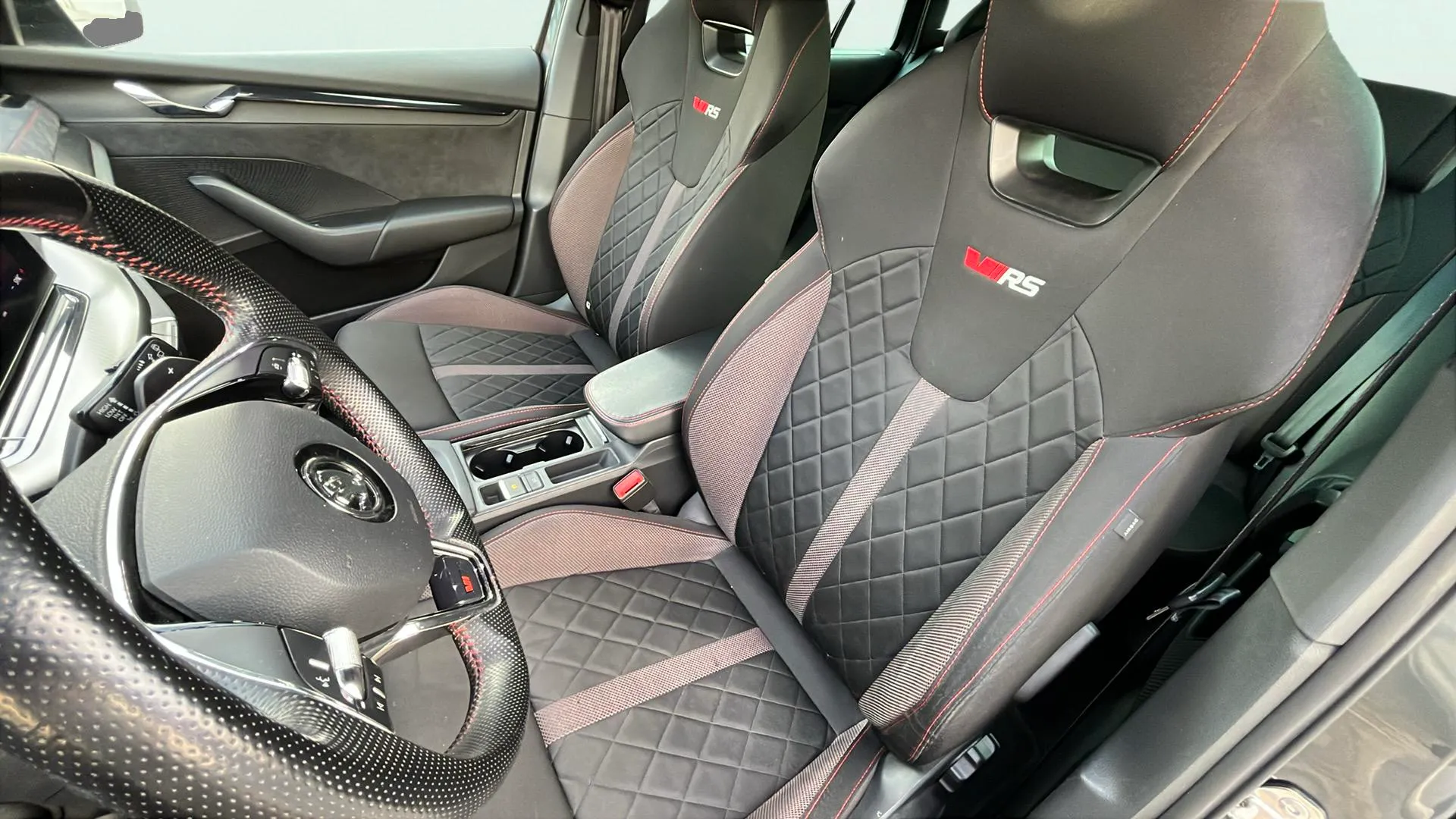 Škoda Octavia Combi 2.0 TDI DSG RS - foto 21