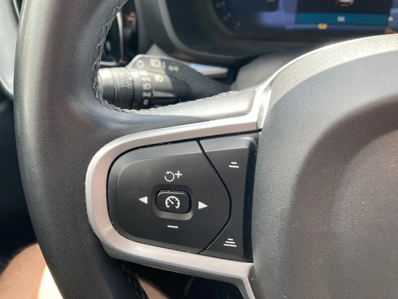 Volvo XC60 2.0 B4 D Momentum Pro - foto 27