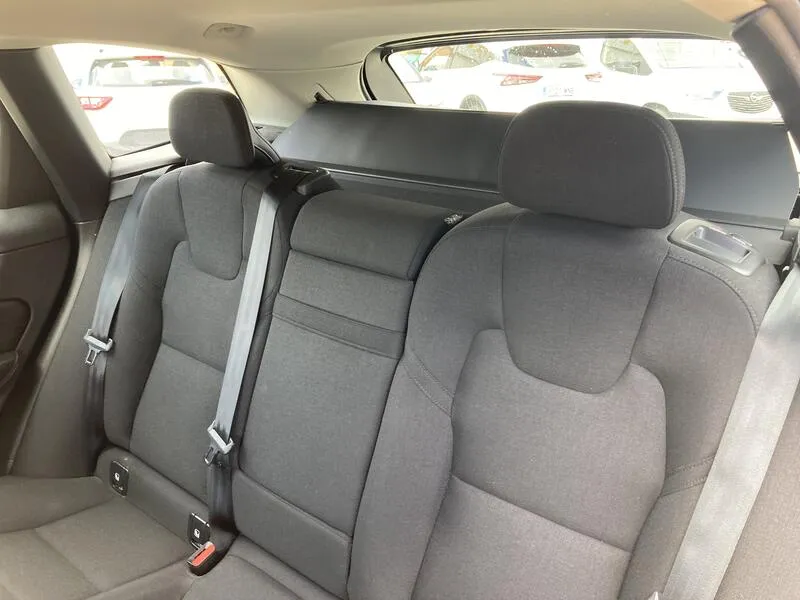 Volvo XC60 2.0 B4 D Momentum Pro - foto 17
