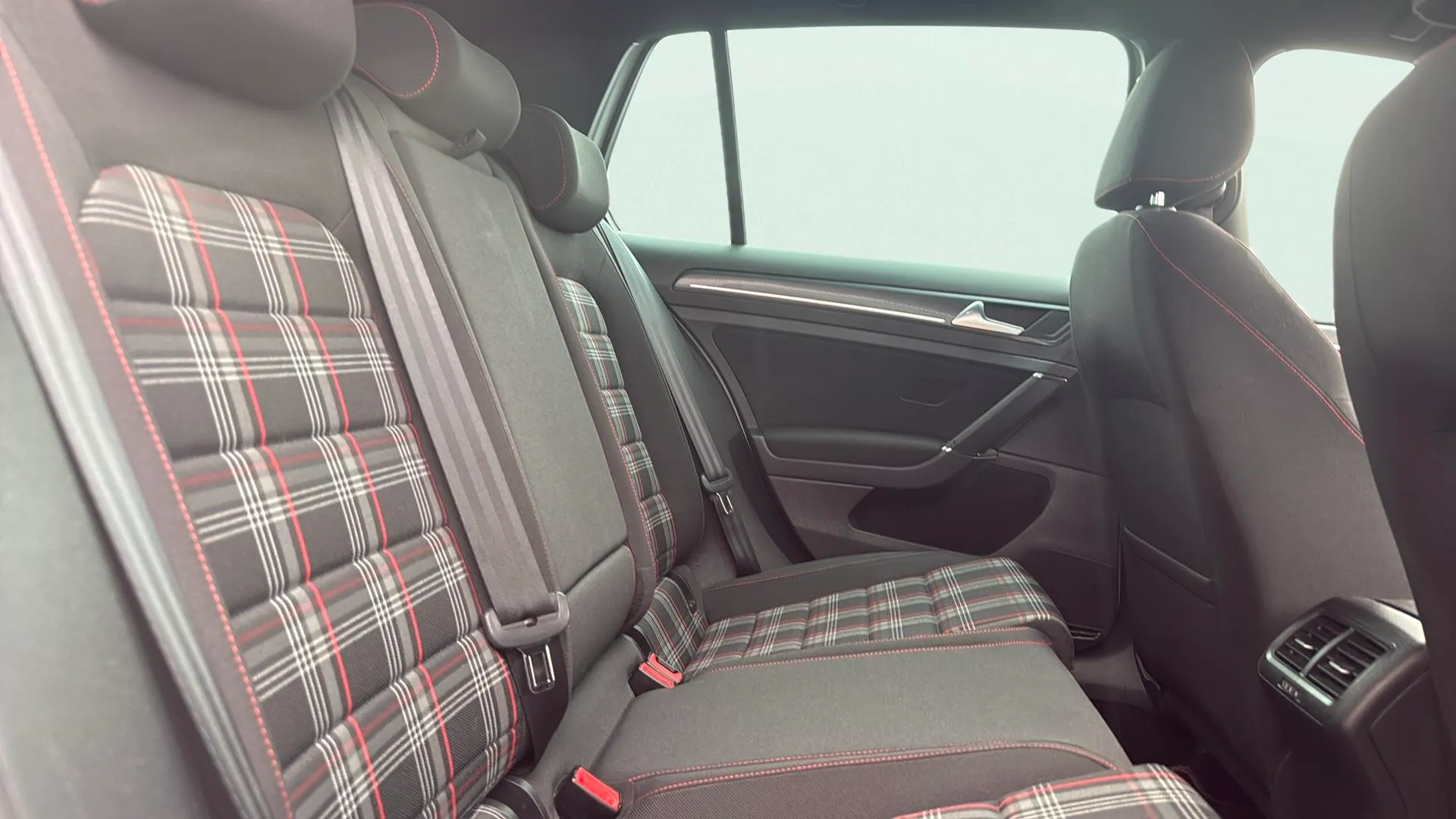Volkswagen Golf GTI Performance 2.0 TSI DSG - foto 20