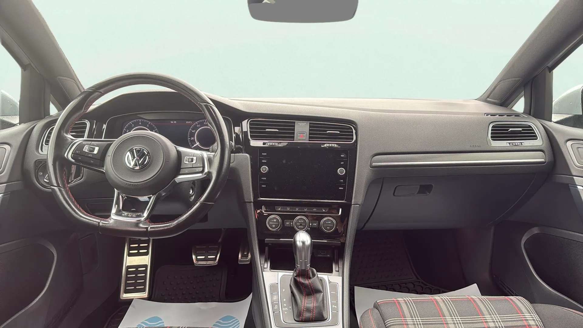 Volkswagen Golf GTI Performance 2.0 TSI DSG - foto 16