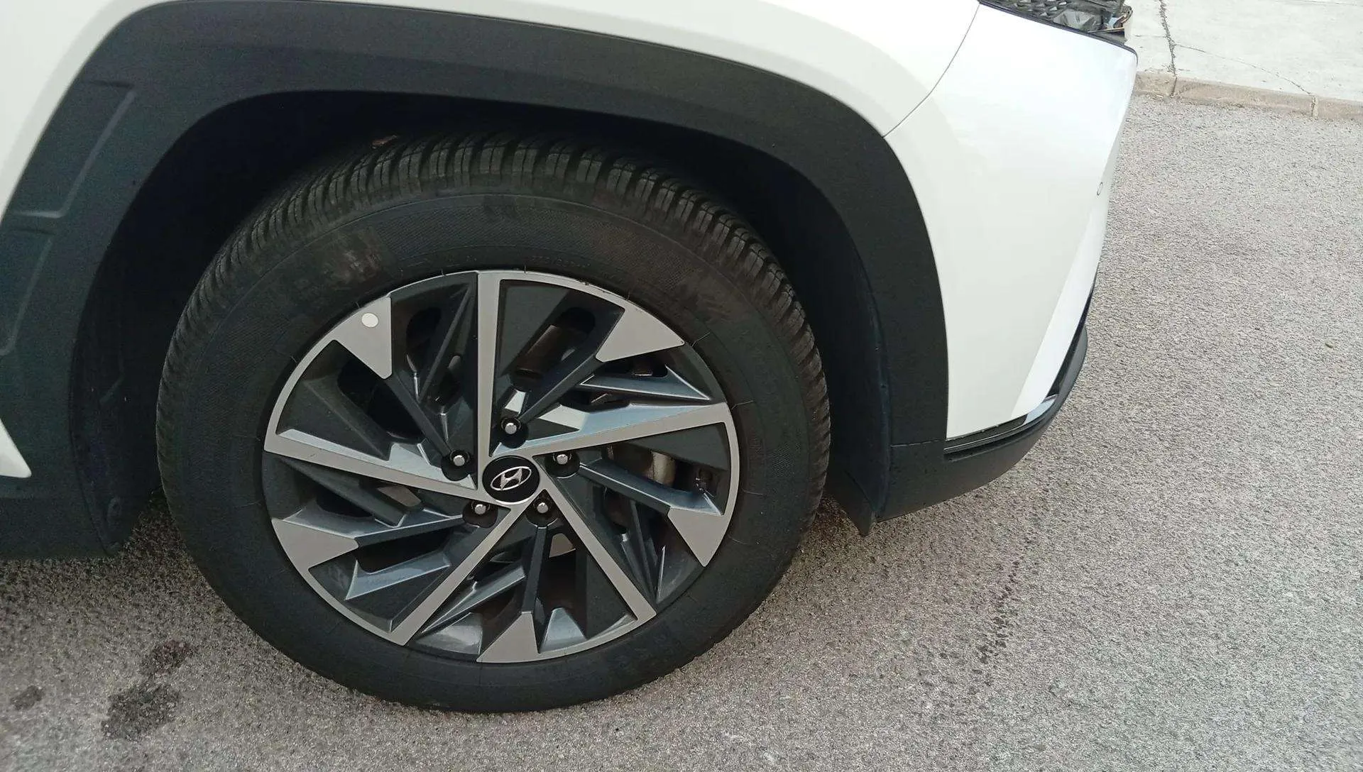 Hyundai Tucson 1.6 T-GDi 48V Tecno Sky DCT - foto 27