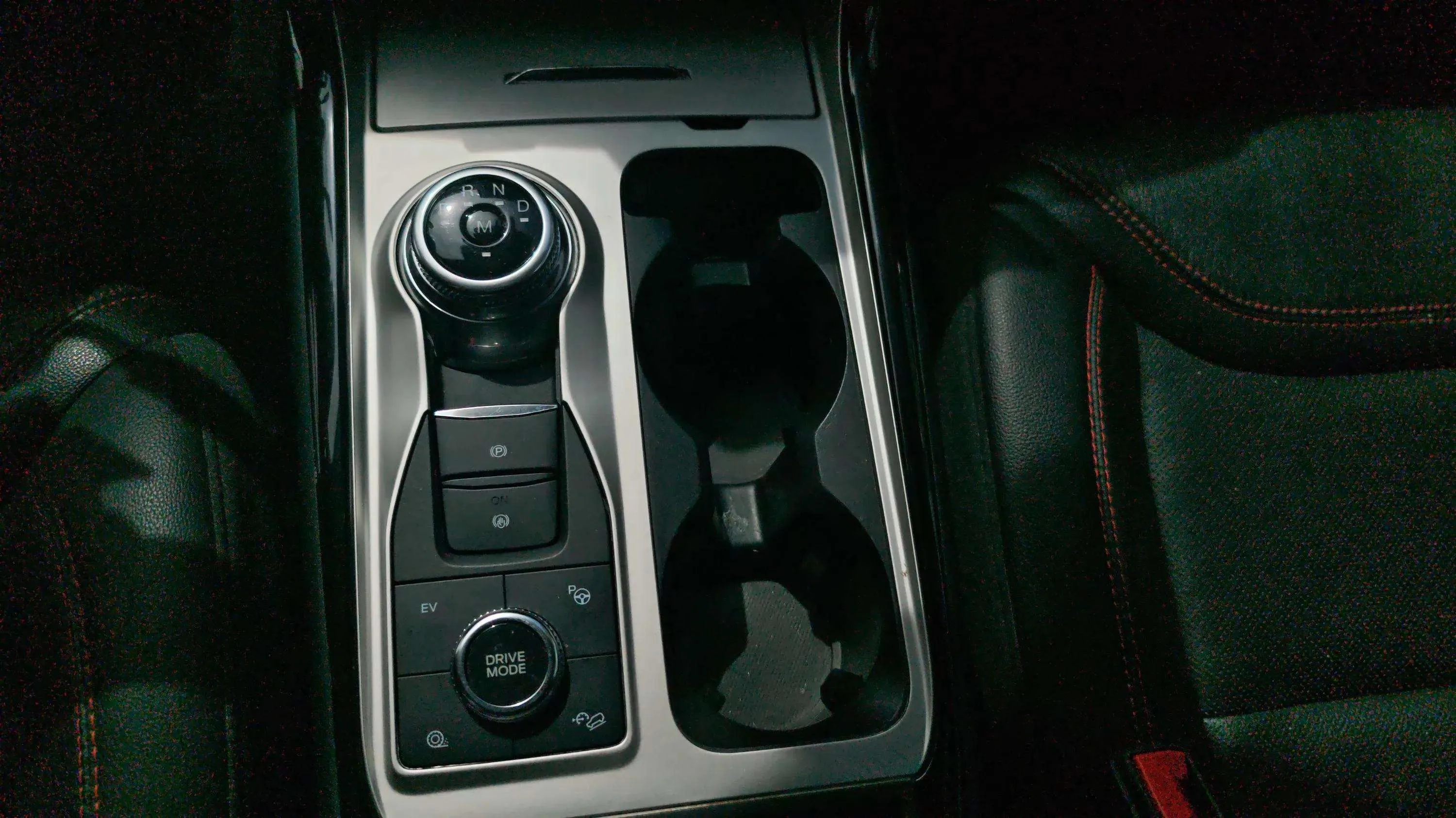 Ford Explorer 3.0 PHEV AWD ST-Line - foto 16