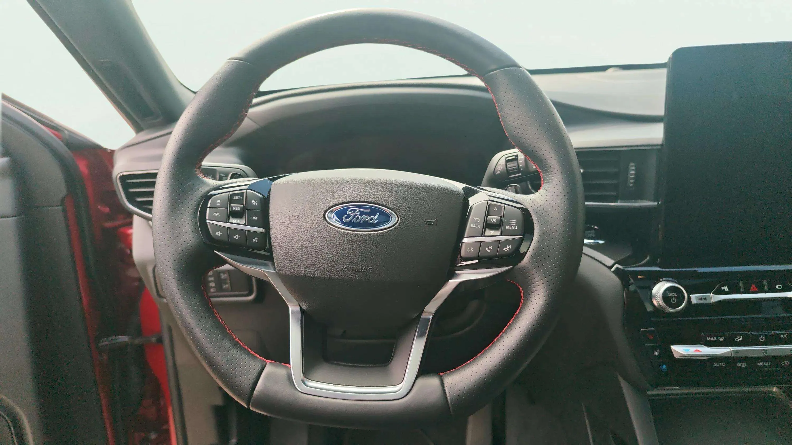 Ford Explorer 3.0 PHEV AWD ST-Line - foto 13