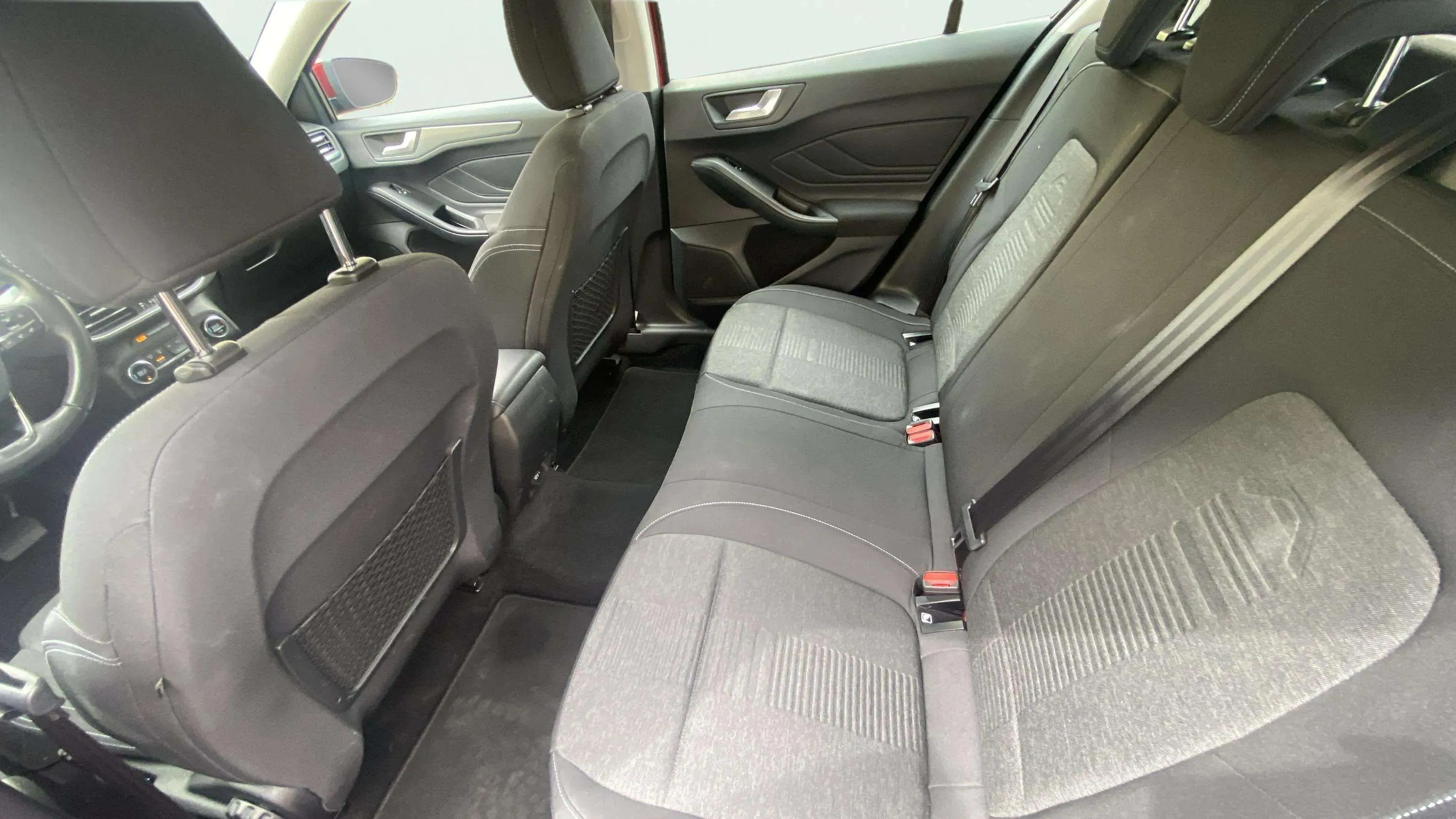 Ford Focus 1.0 EcoBoost Active - foto 14