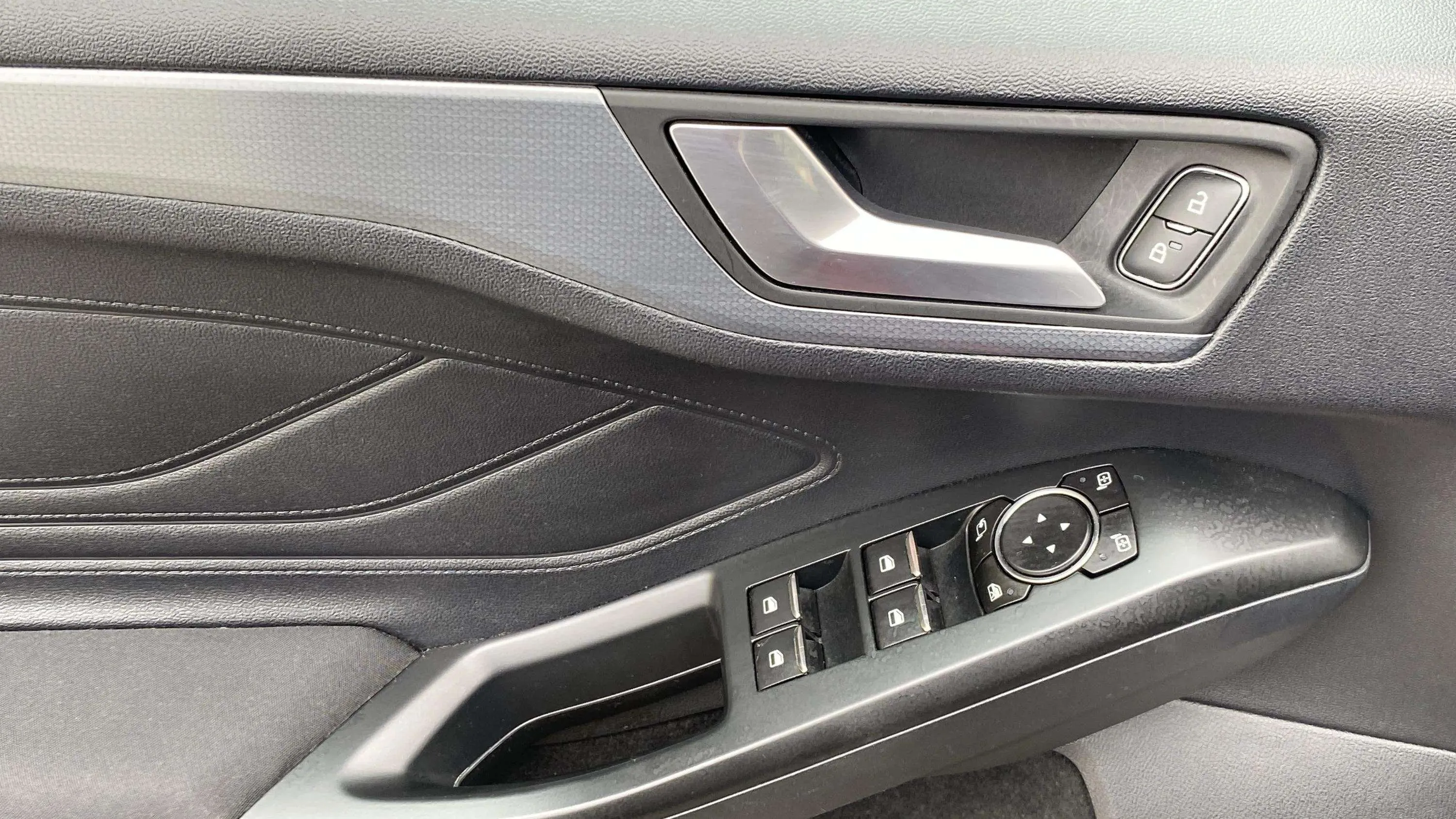 Ford Focus 1.0 EcoBoost Active - foto 18