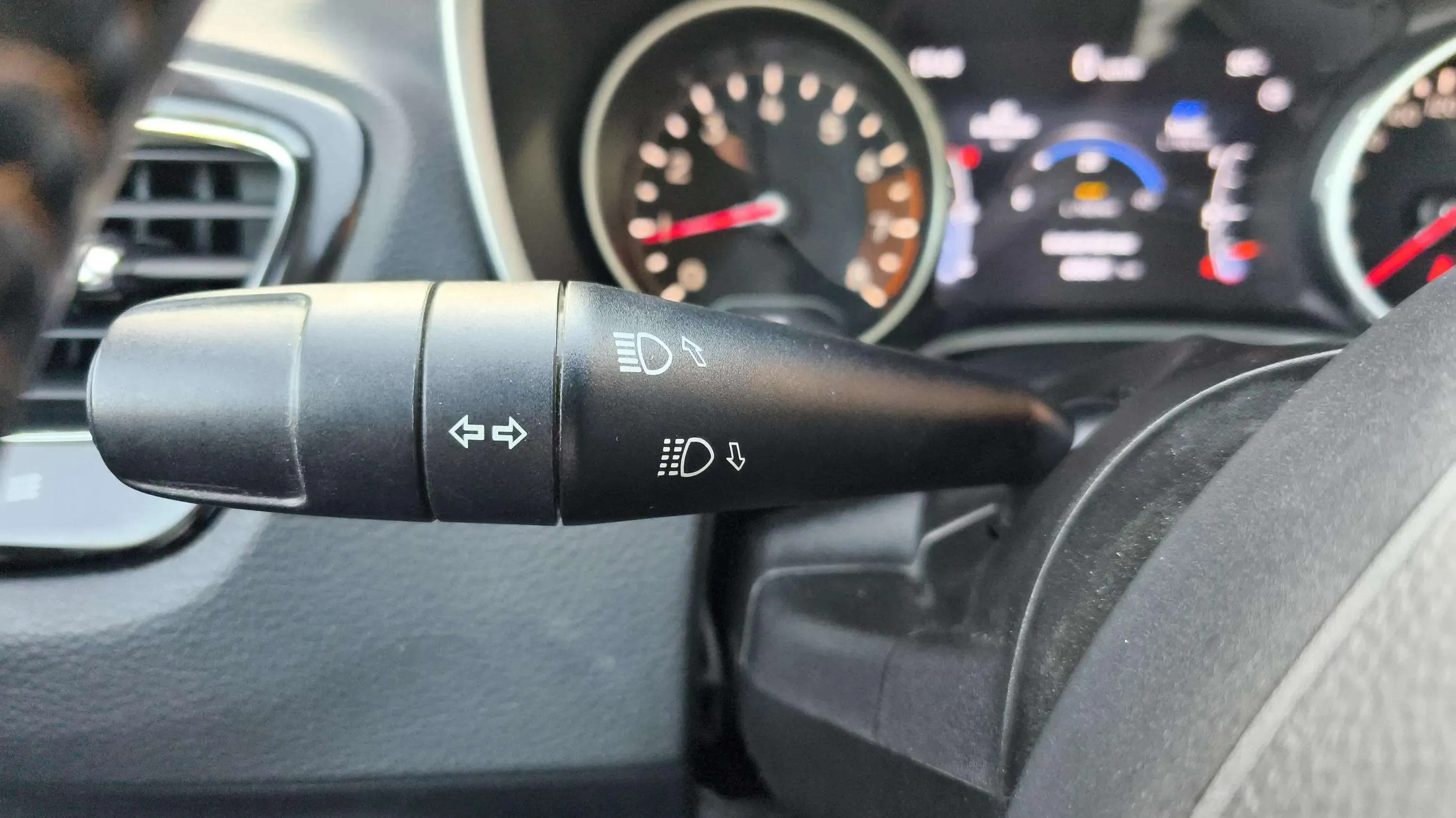Jeep Compass 1.4 Mair Limited 4x2 - foto 22