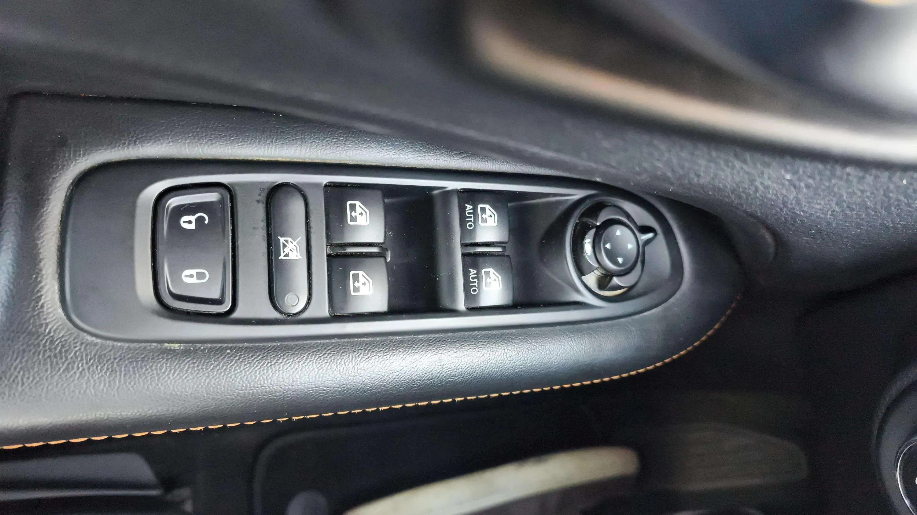 Jeep Compass 1.4 Mair Limited 4x2 - foto 24