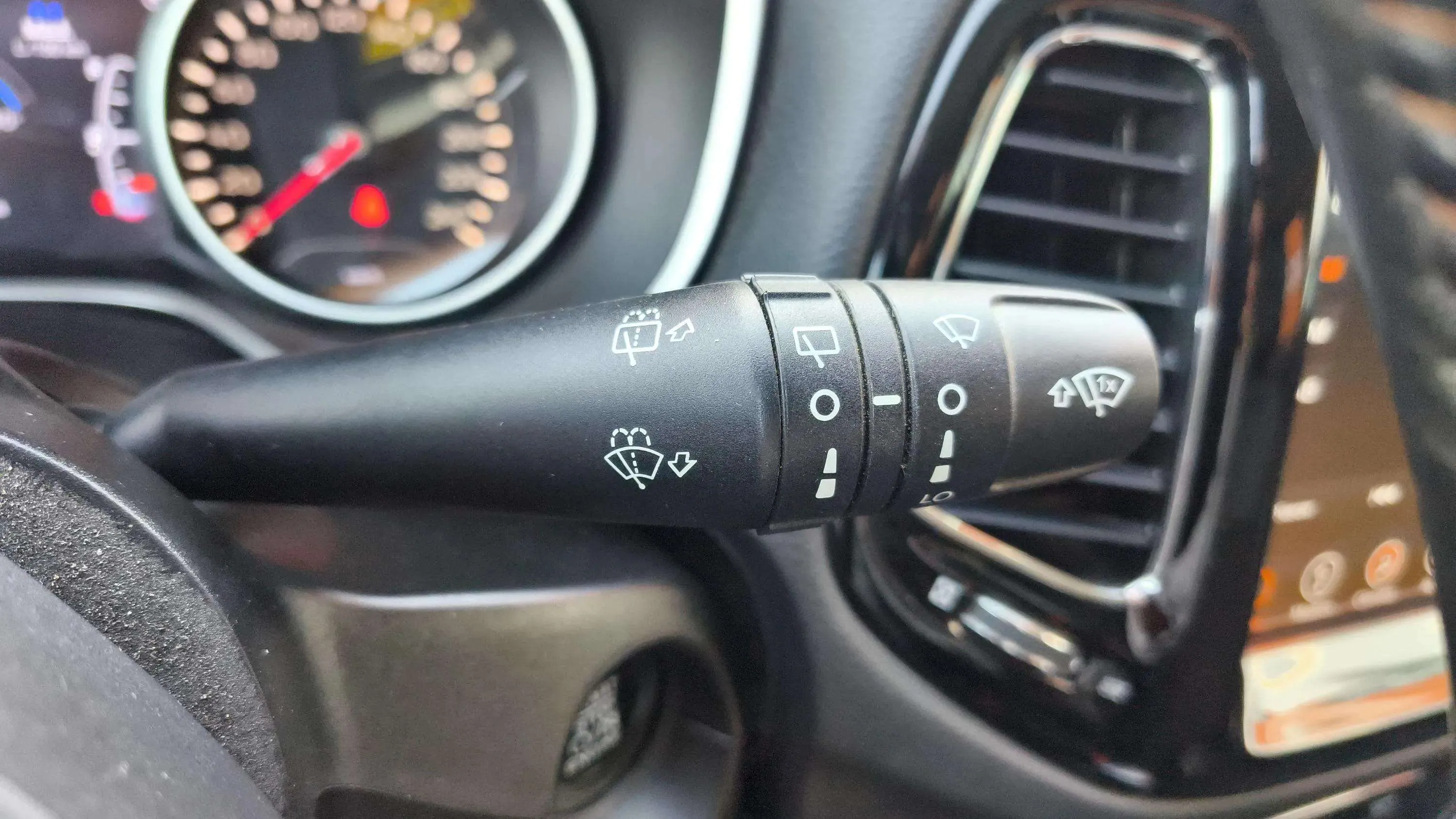 Jeep Compass 1.4 Mair Limited 4x2 - foto 21