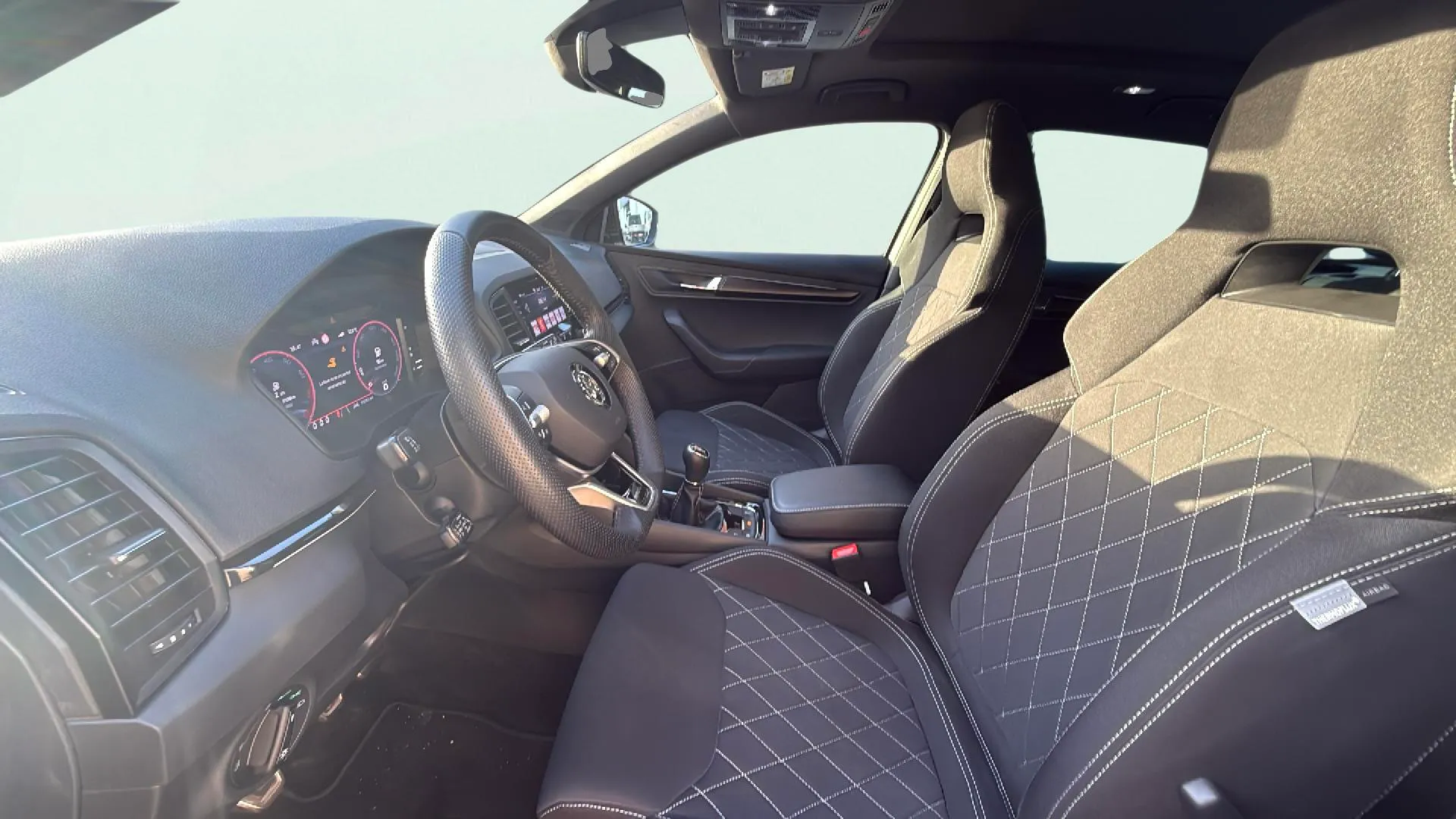 Škoda Karoq 1.5 TSI ACT Sportline - foto 17