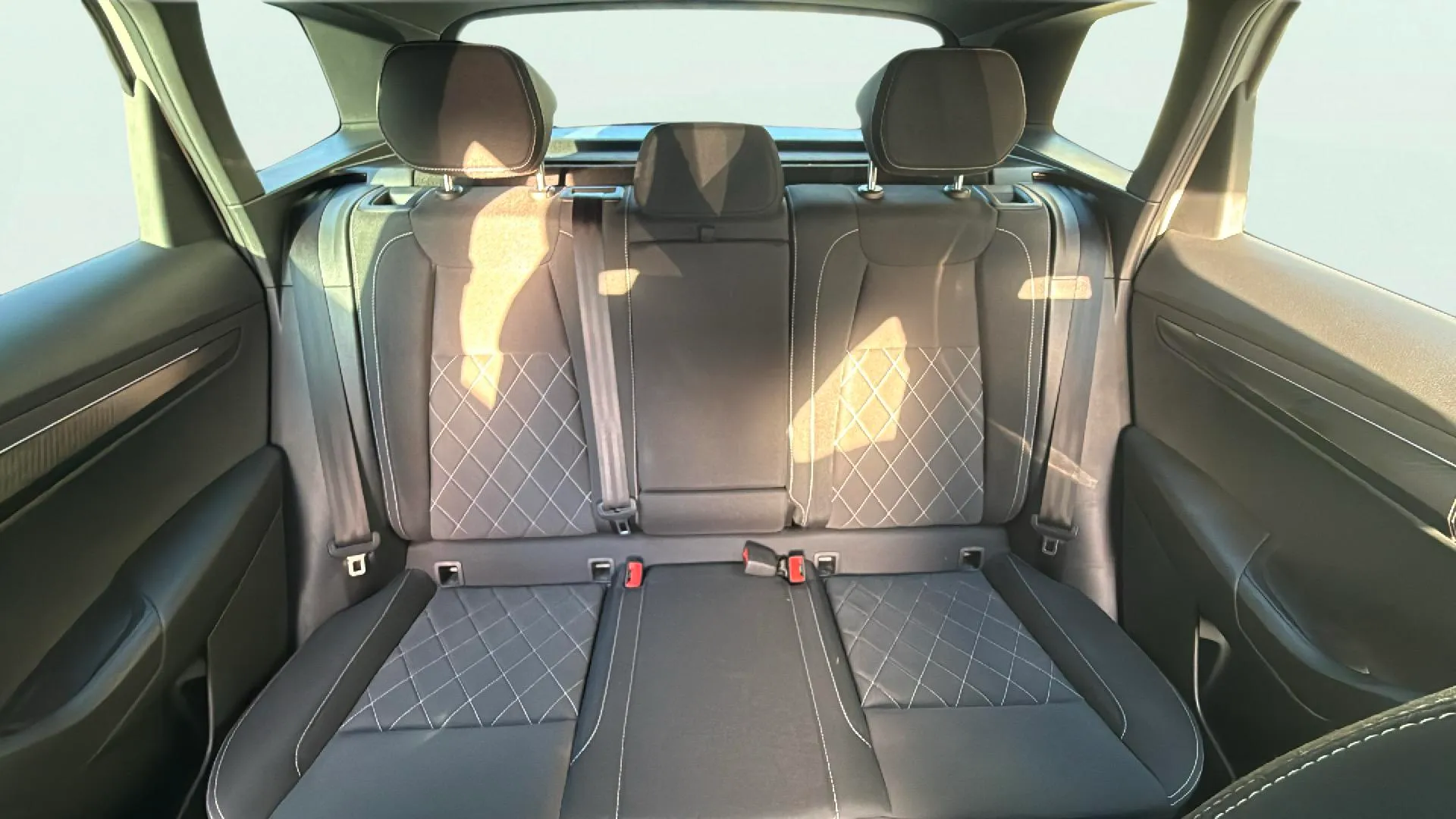 Škoda Karoq 1.5 TSI ACT Sportline - foto 18