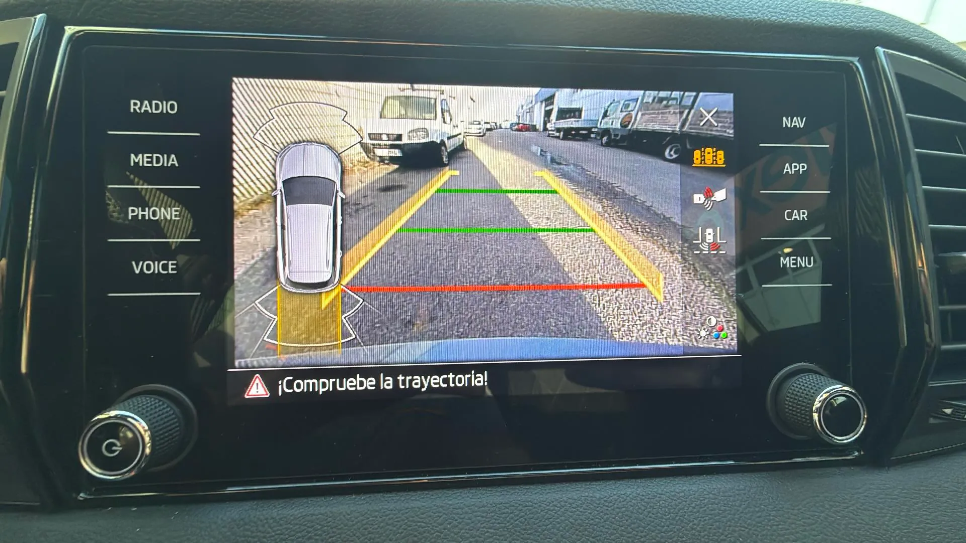 Škoda Karoq 1.5 TSI ACT Sportline - foto 13