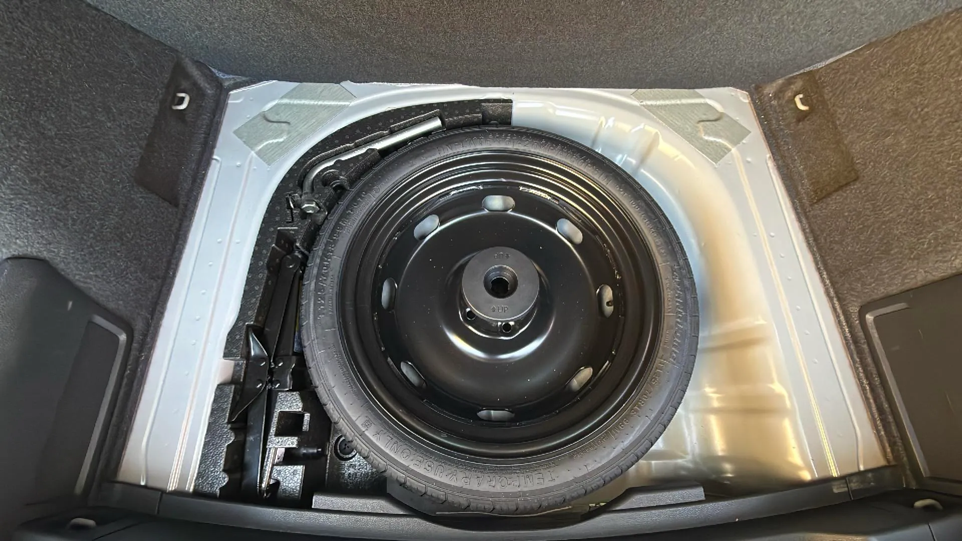 Škoda Karoq 1.5 TSI ACT Sportline - foto 25