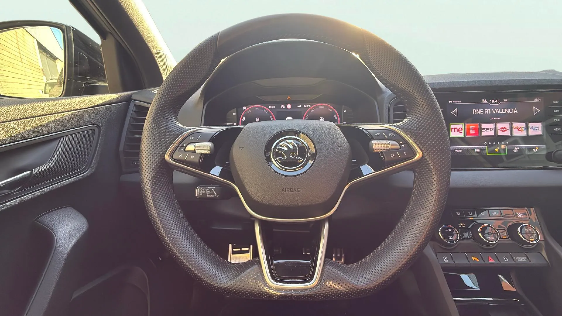 Škoda Karoq 1.5 TSI ACT Sportline - foto 9