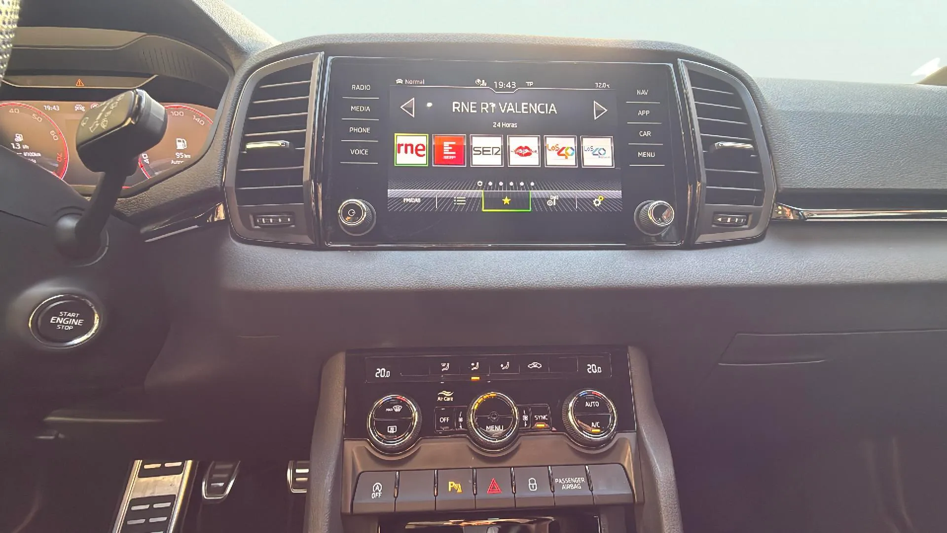 Škoda Karoq 1.5 TSI ACT Sportline - foto 10