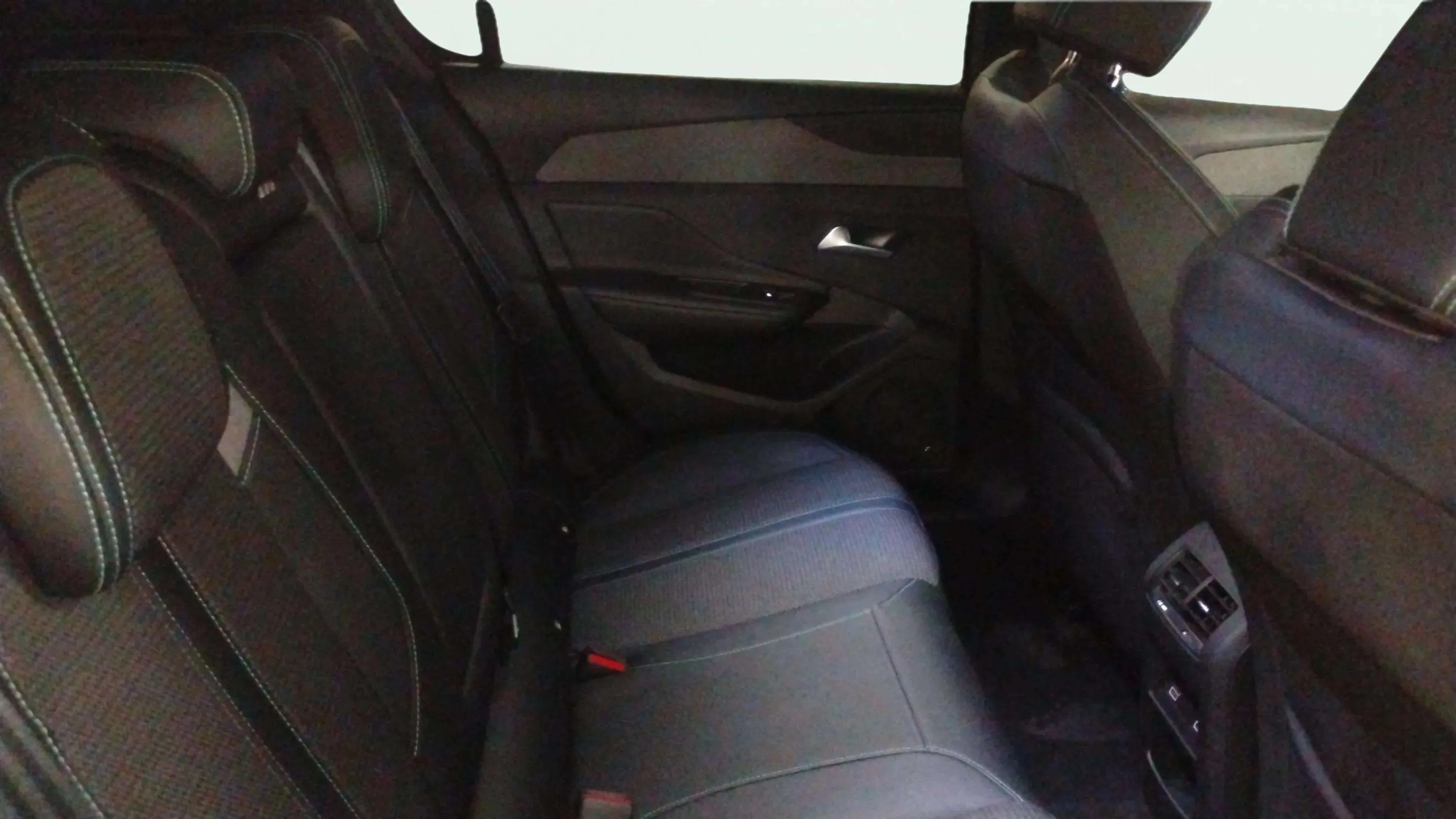 Peugeot 308 Active BlueHDi 130 EAT8 - foto 16