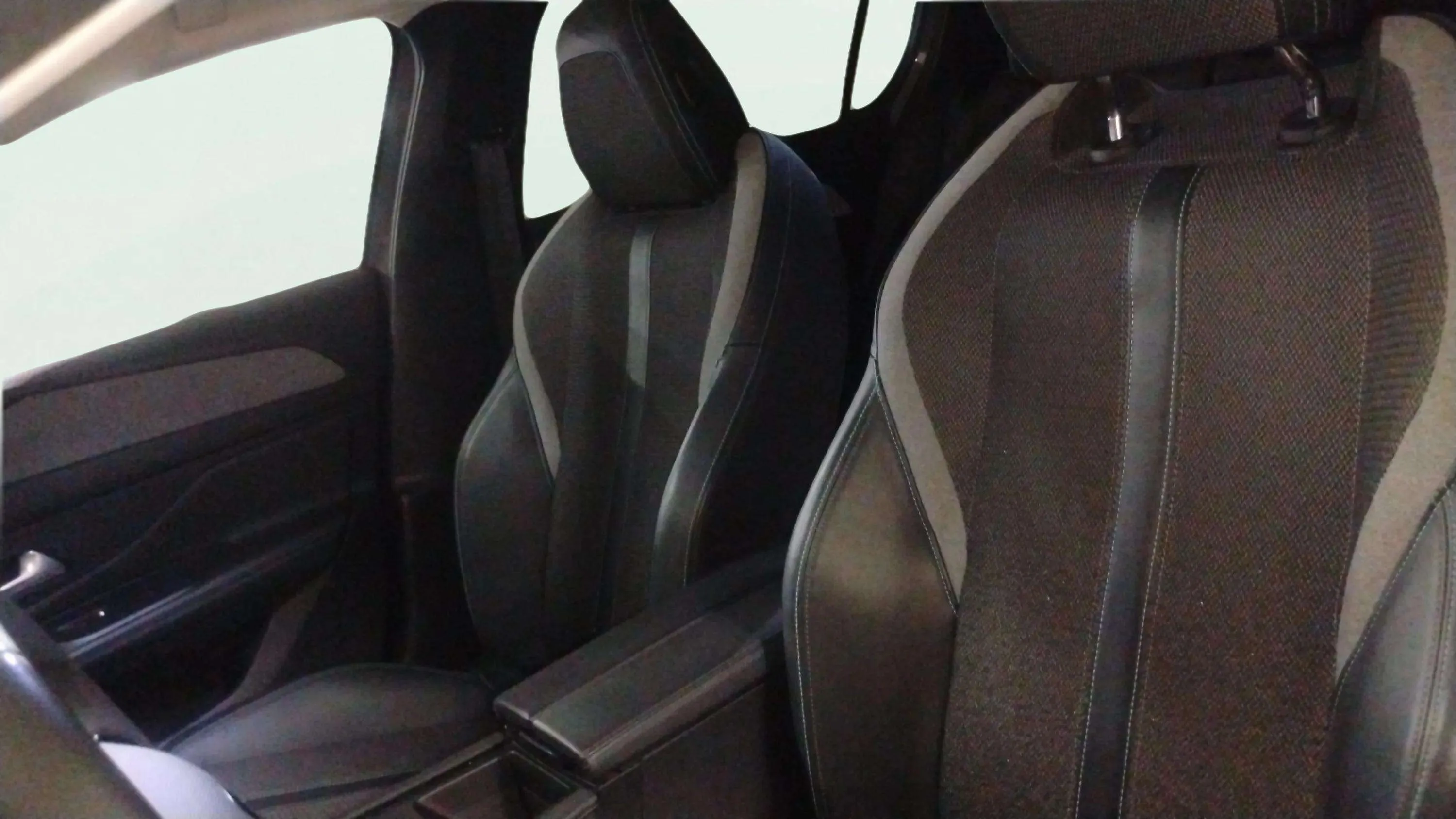 Peugeot 308 Active BlueHDi 130 EAT8 - foto 8