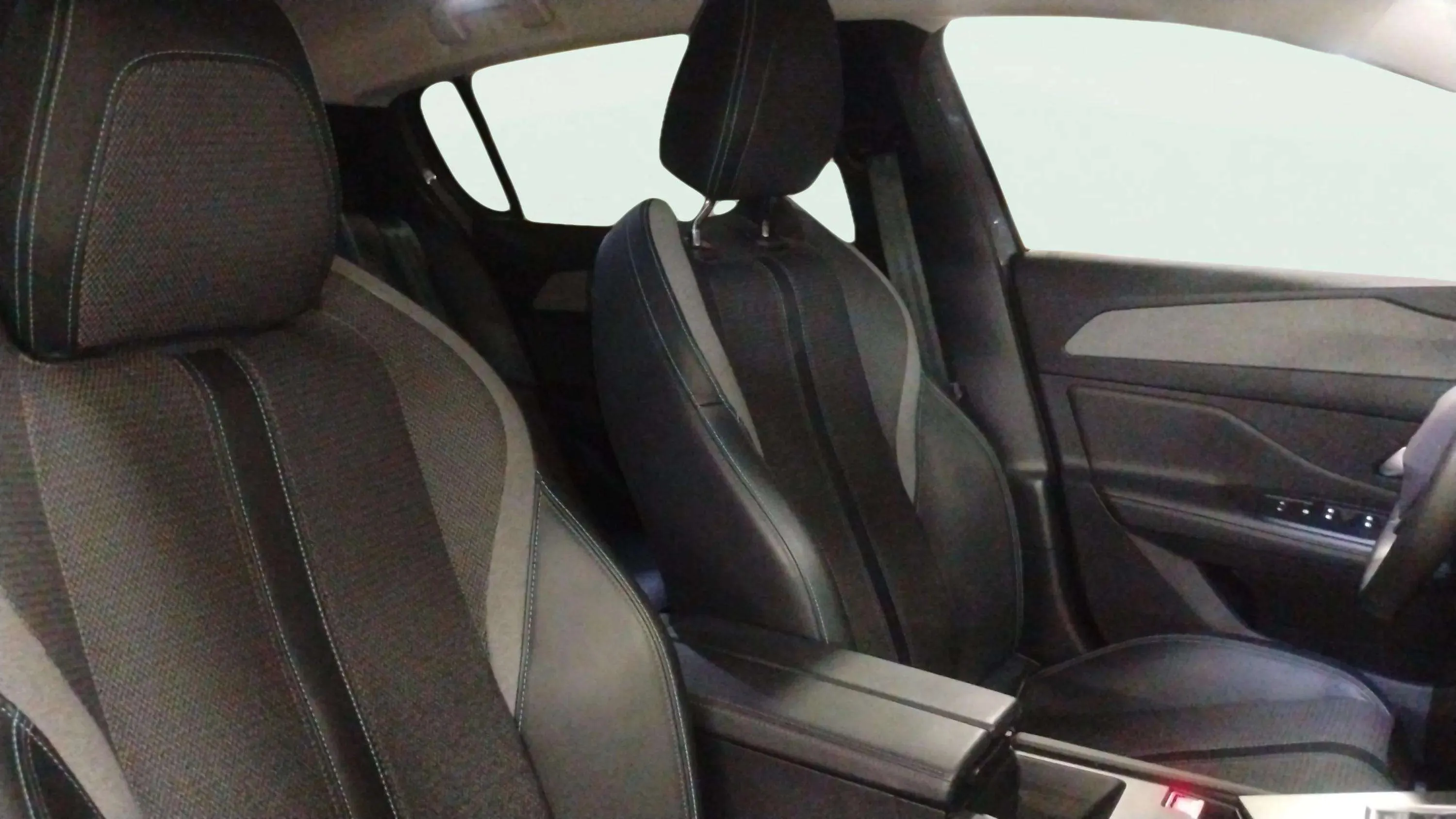 Peugeot 308 Active BlueHDi 130 EAT8 - foto 11