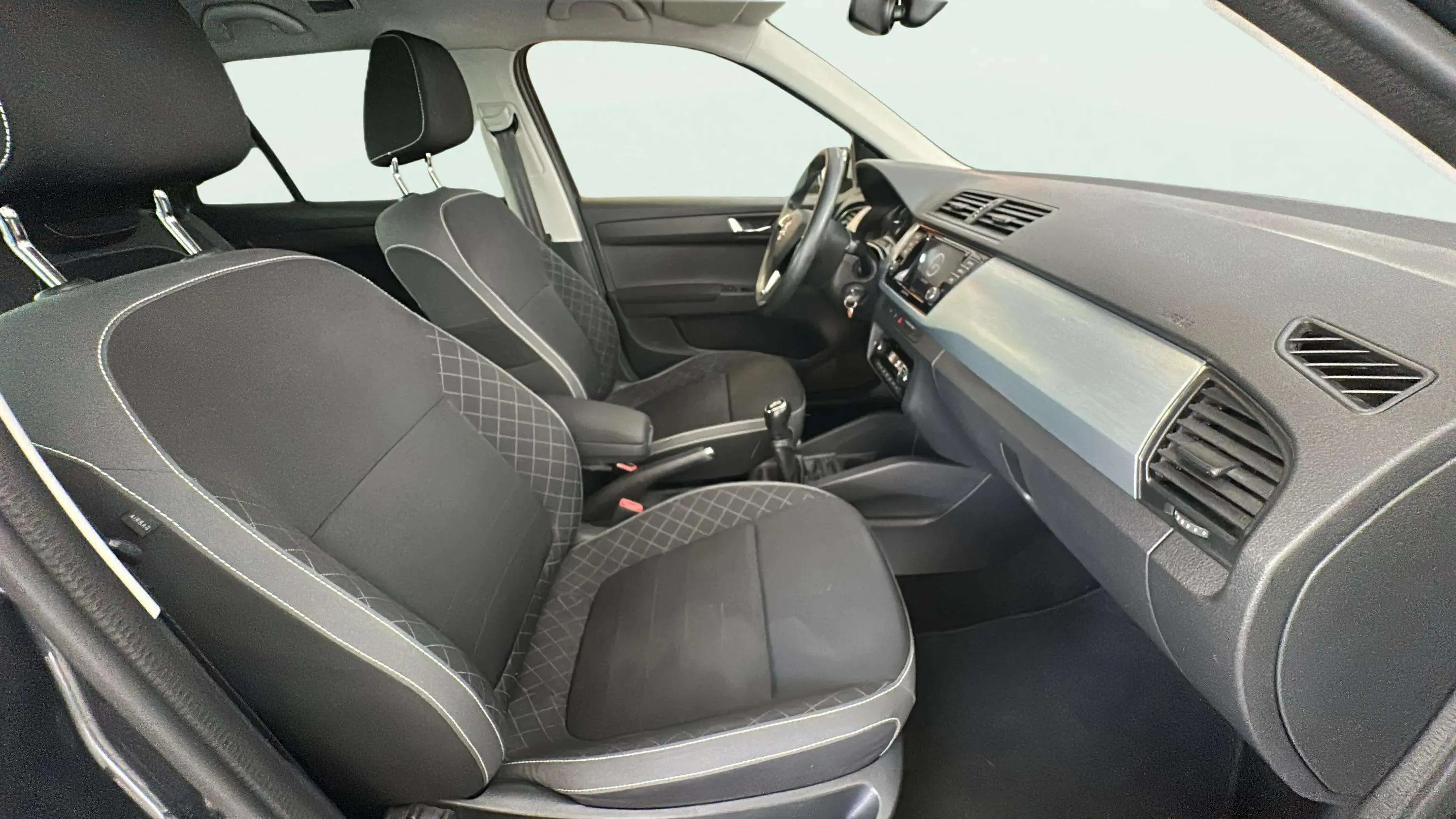 Škoda Fabia 1.0 MPI Ambition - foto 25
