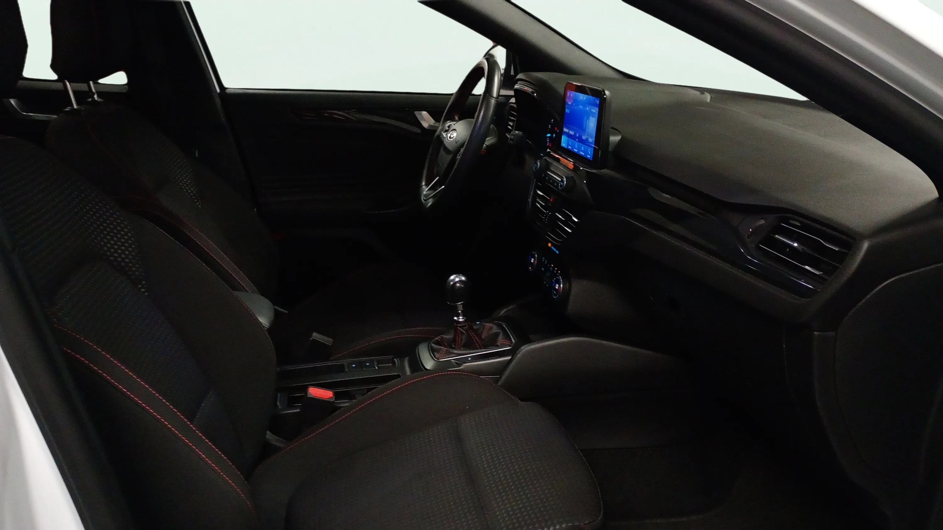 Ford Focus 1.0 EcoBoost MHEV ST-Line - foto 11